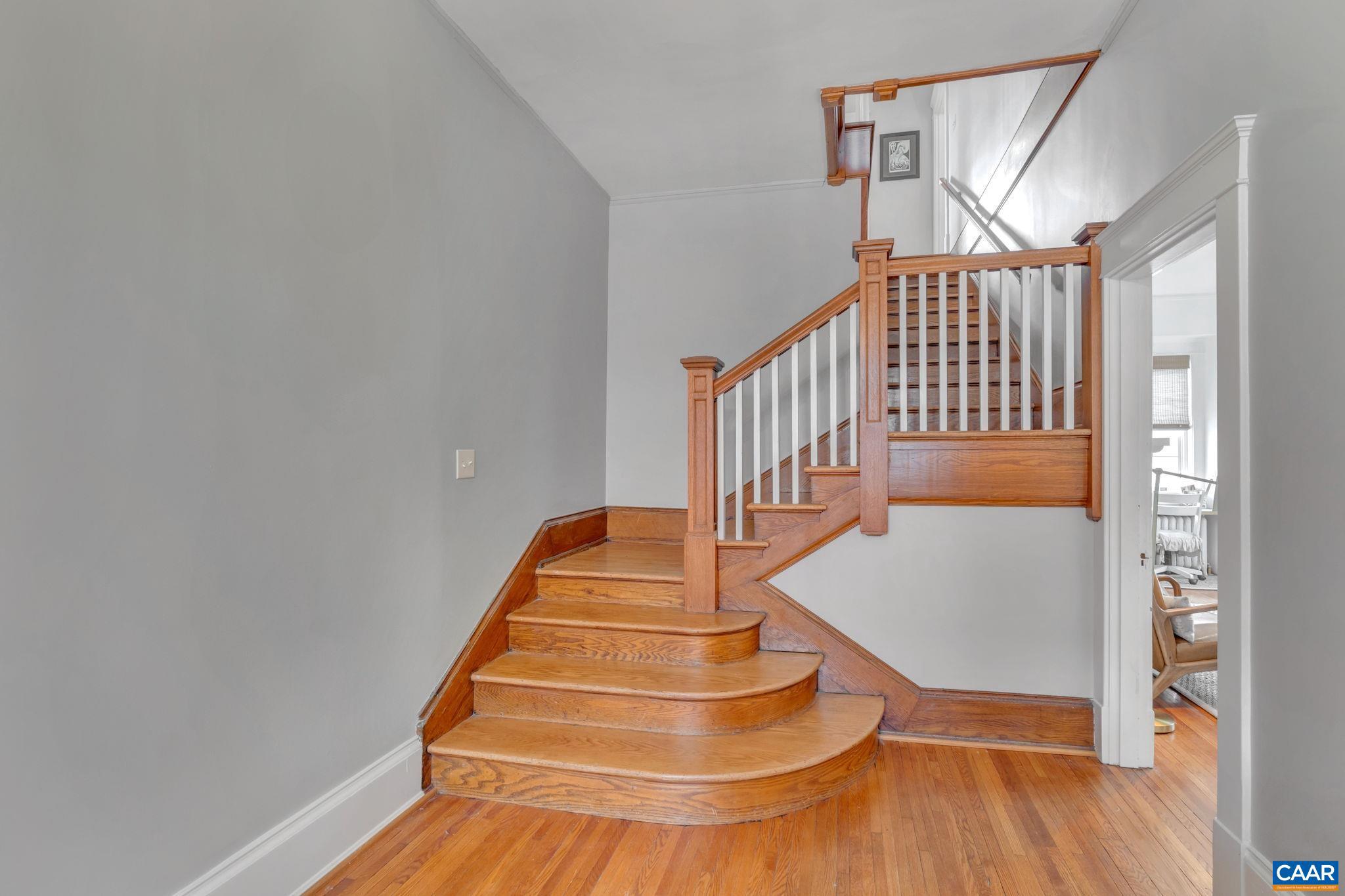 UNIVERSITY PLACE - Residential