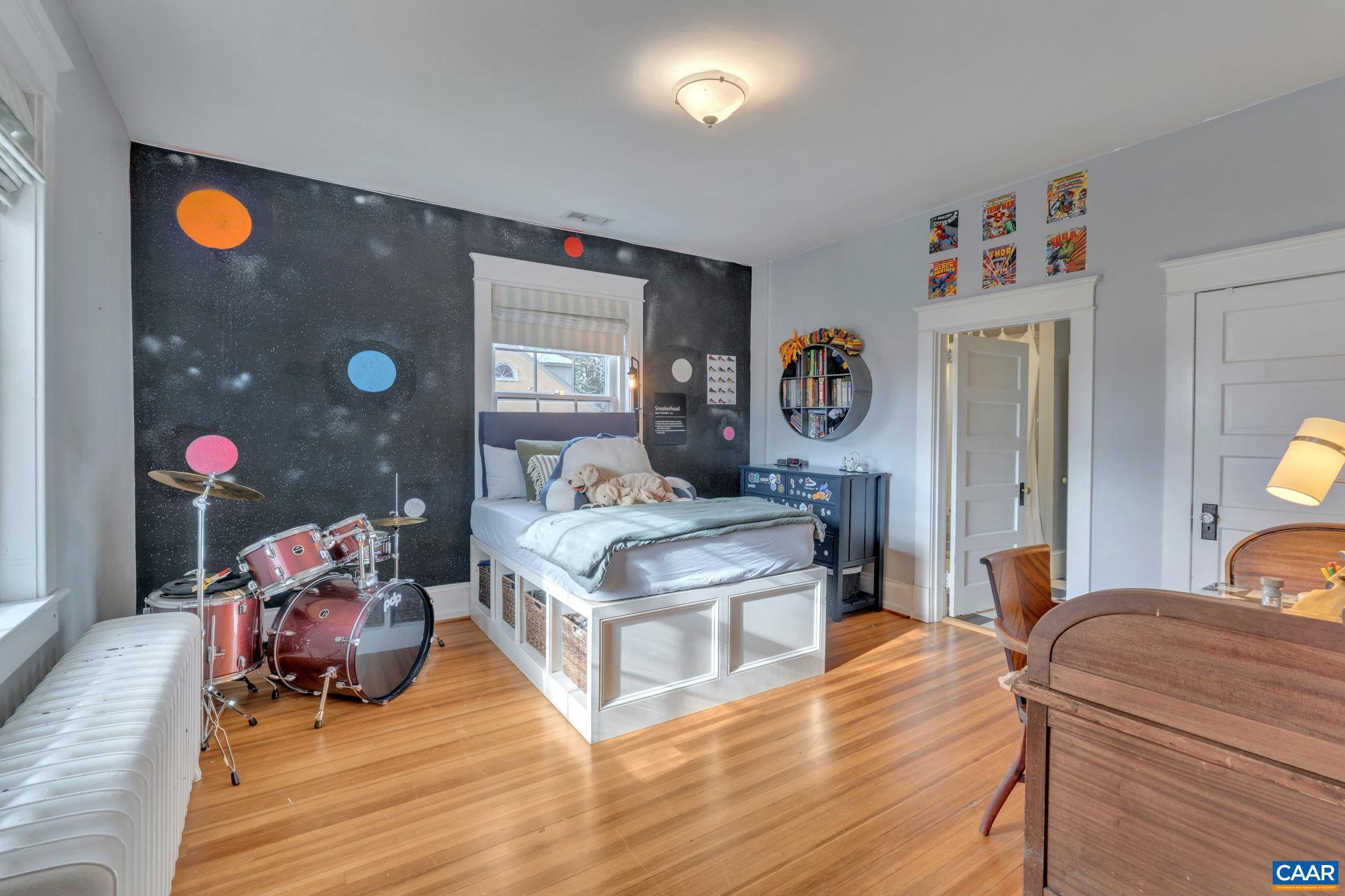 UNIVERSITY PLACE - Residential