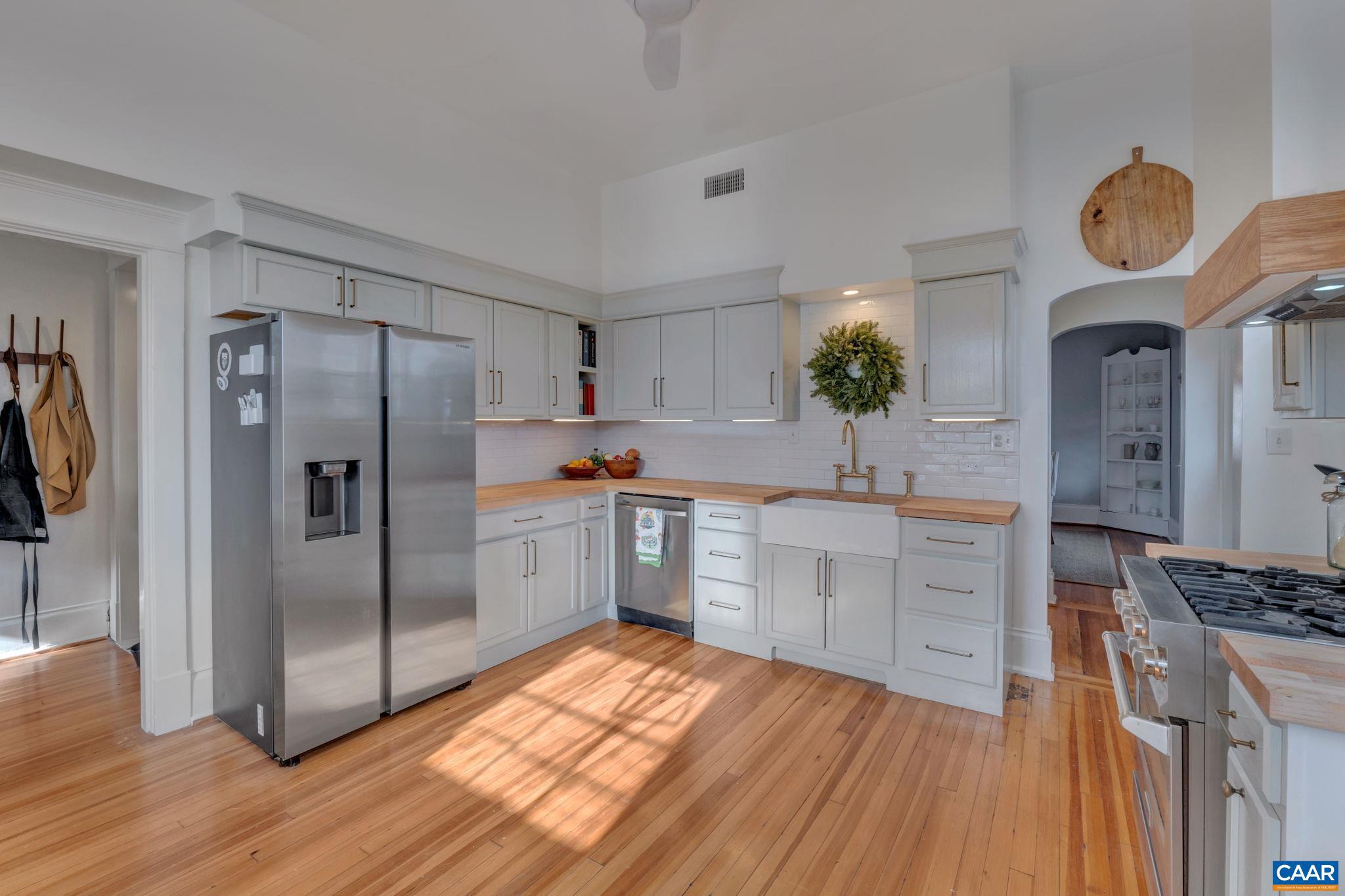 UNIVERSITY PLACE - Residential