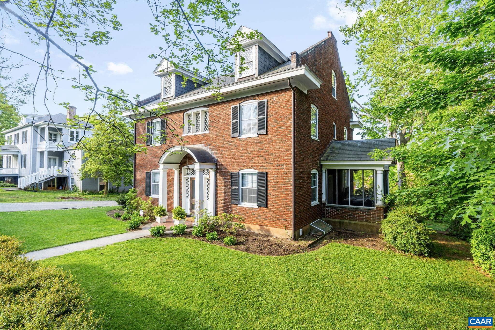 UNIVERSITY PLACE - Residential