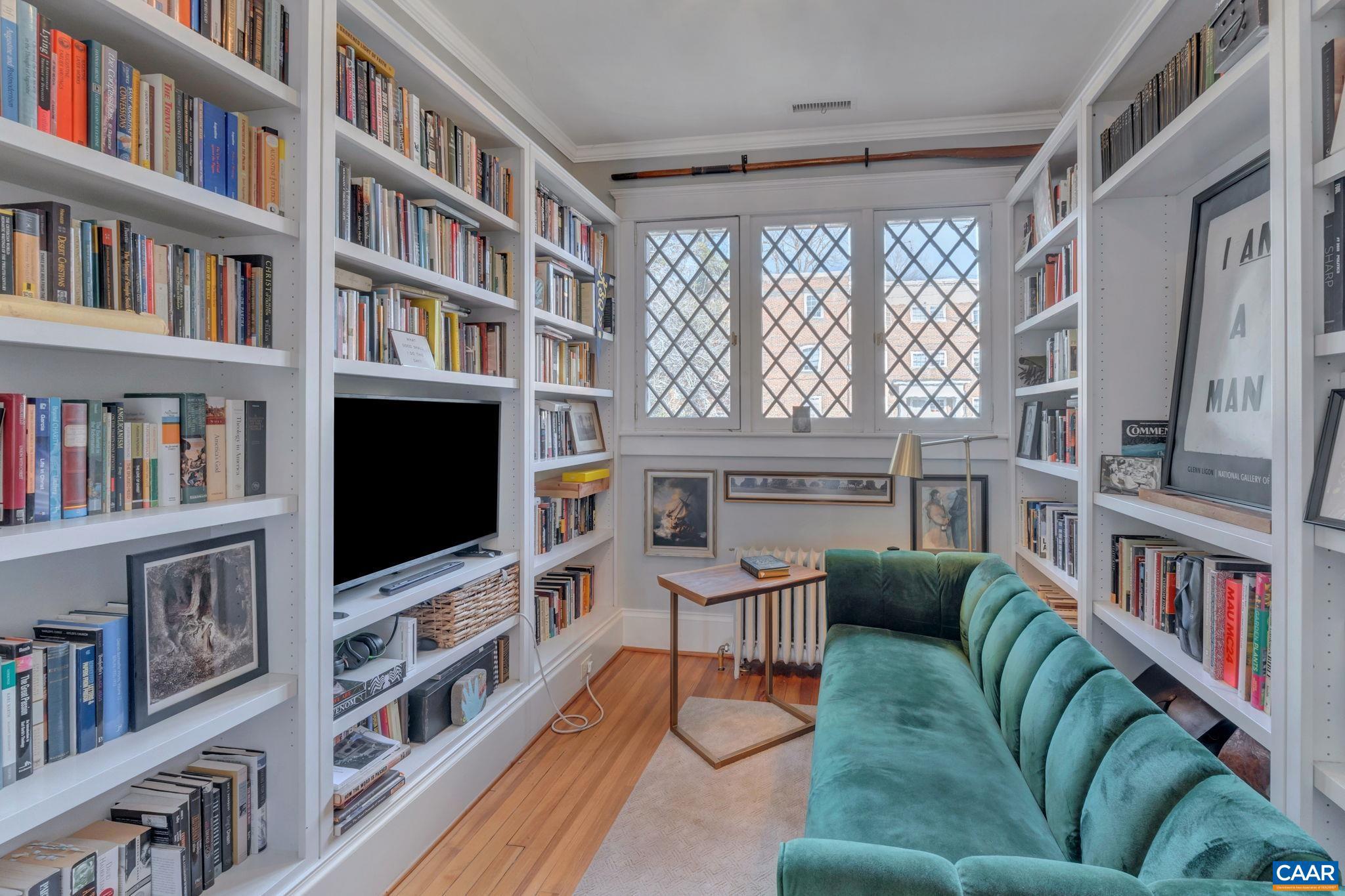 UNIVERSITY PLACE - Residential