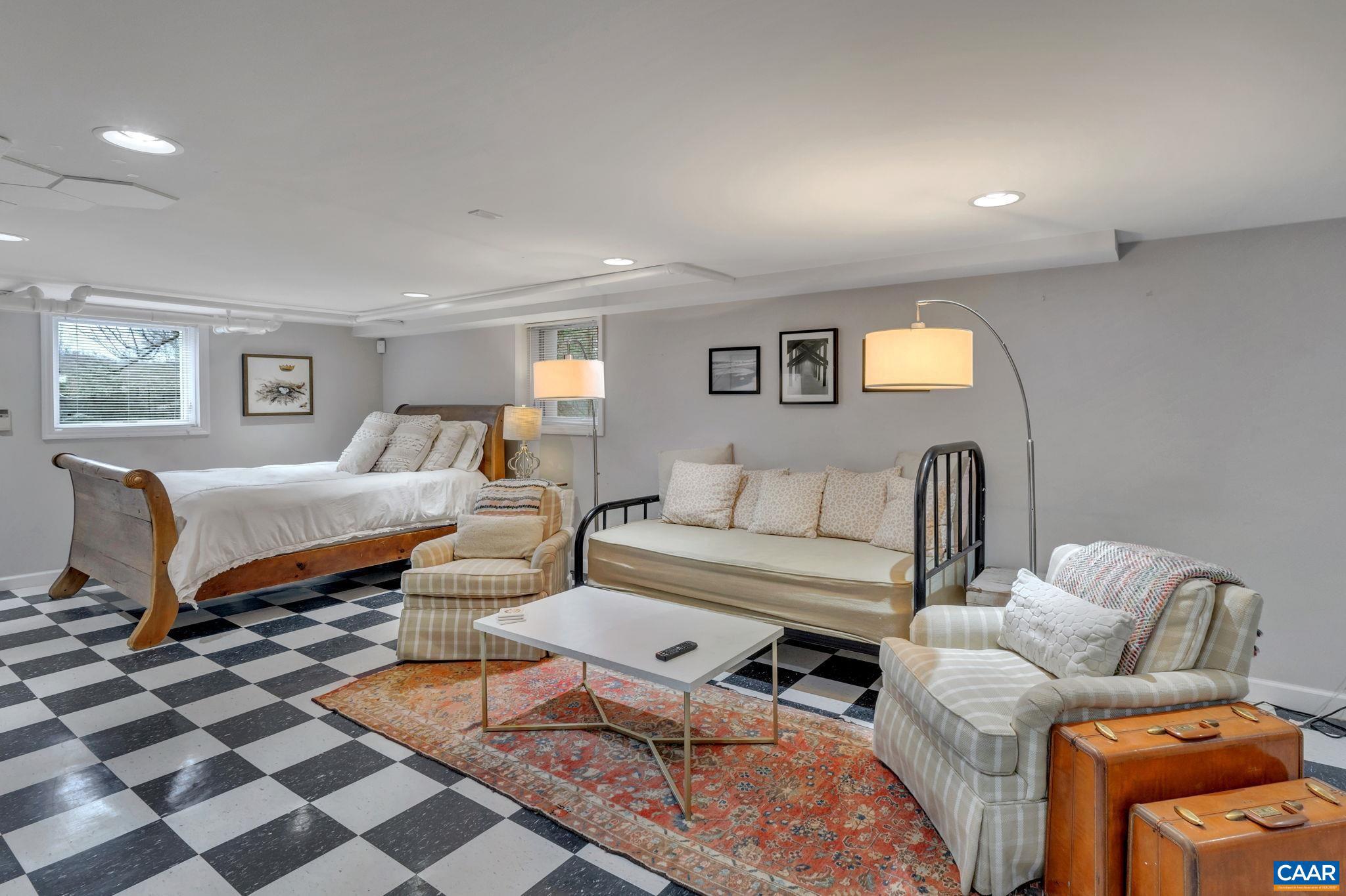 UNIVERSITY PLACE - Residential