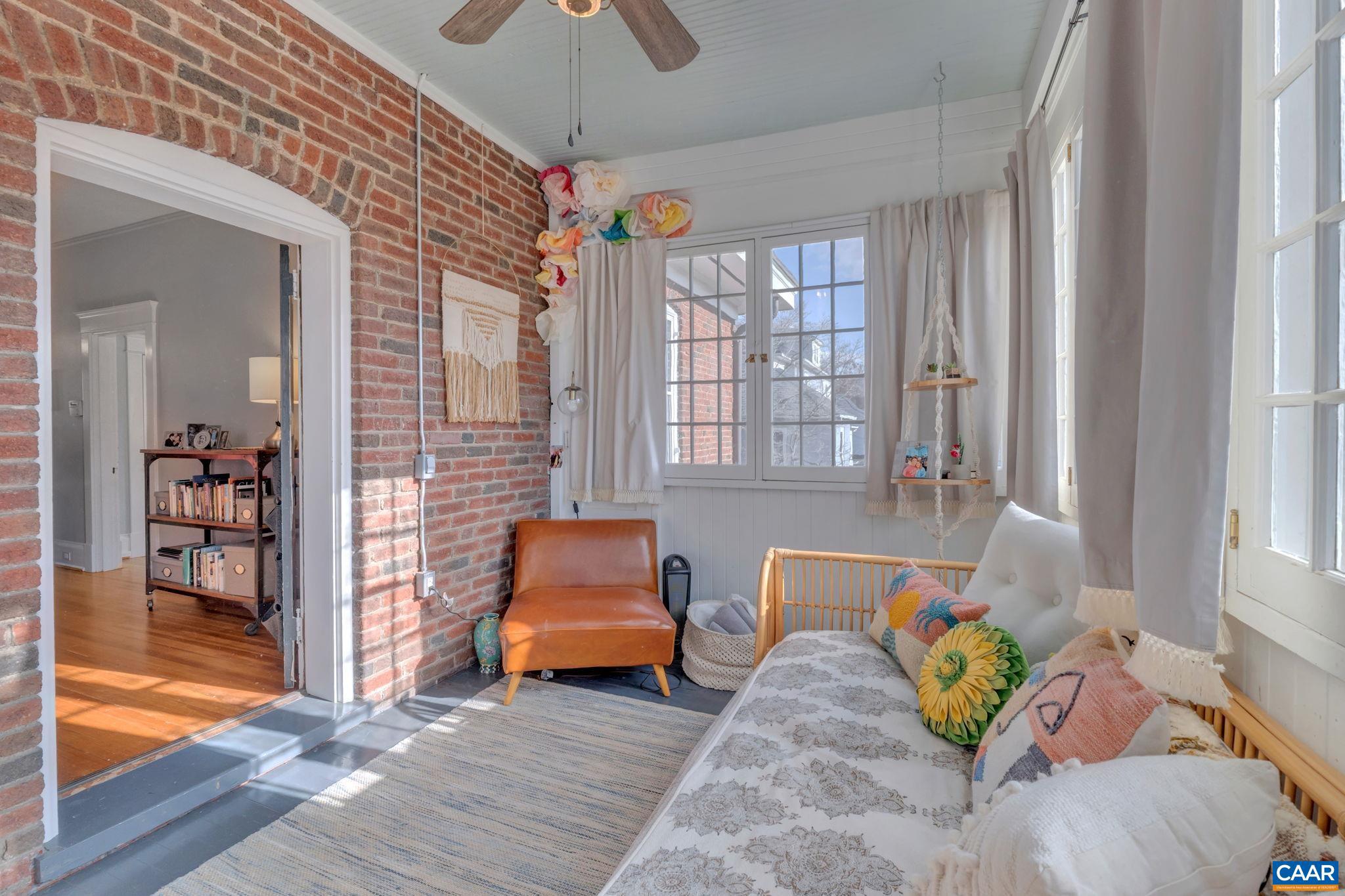 UNIVERSITY PLACE - Residential