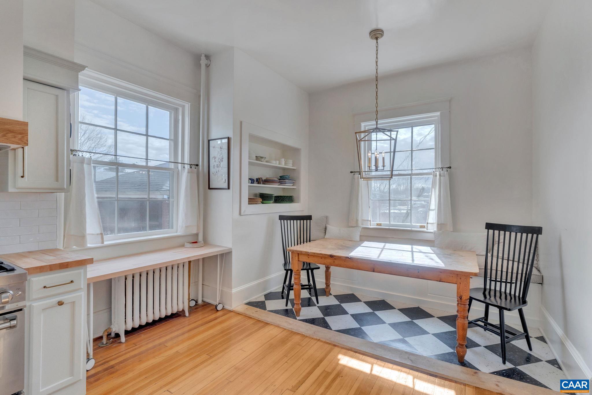 UNIVERSITY PLACE - Residential