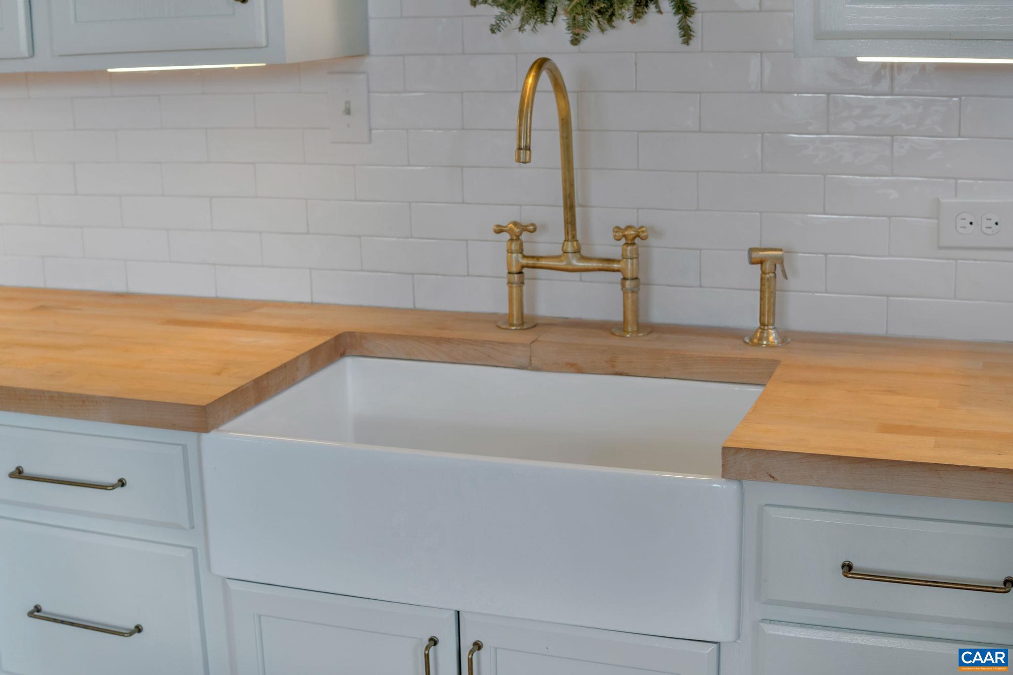 UNIVERSITY PLACE - Residential