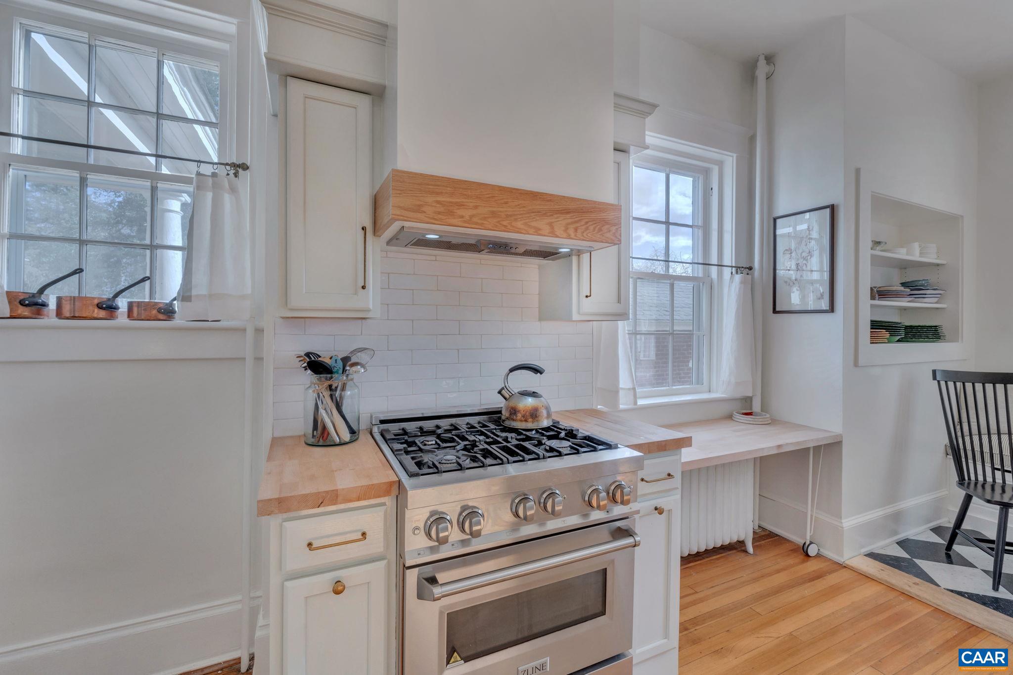 UNIVERSITY PLACE - Residential