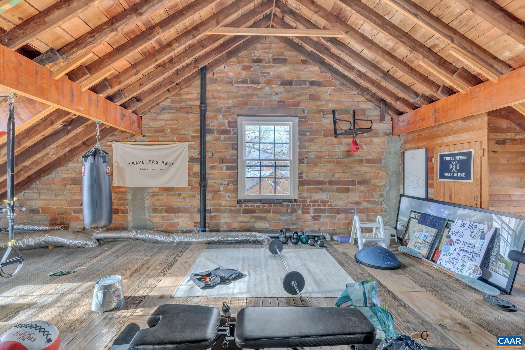 UNIVERSITY PLACE - Residential