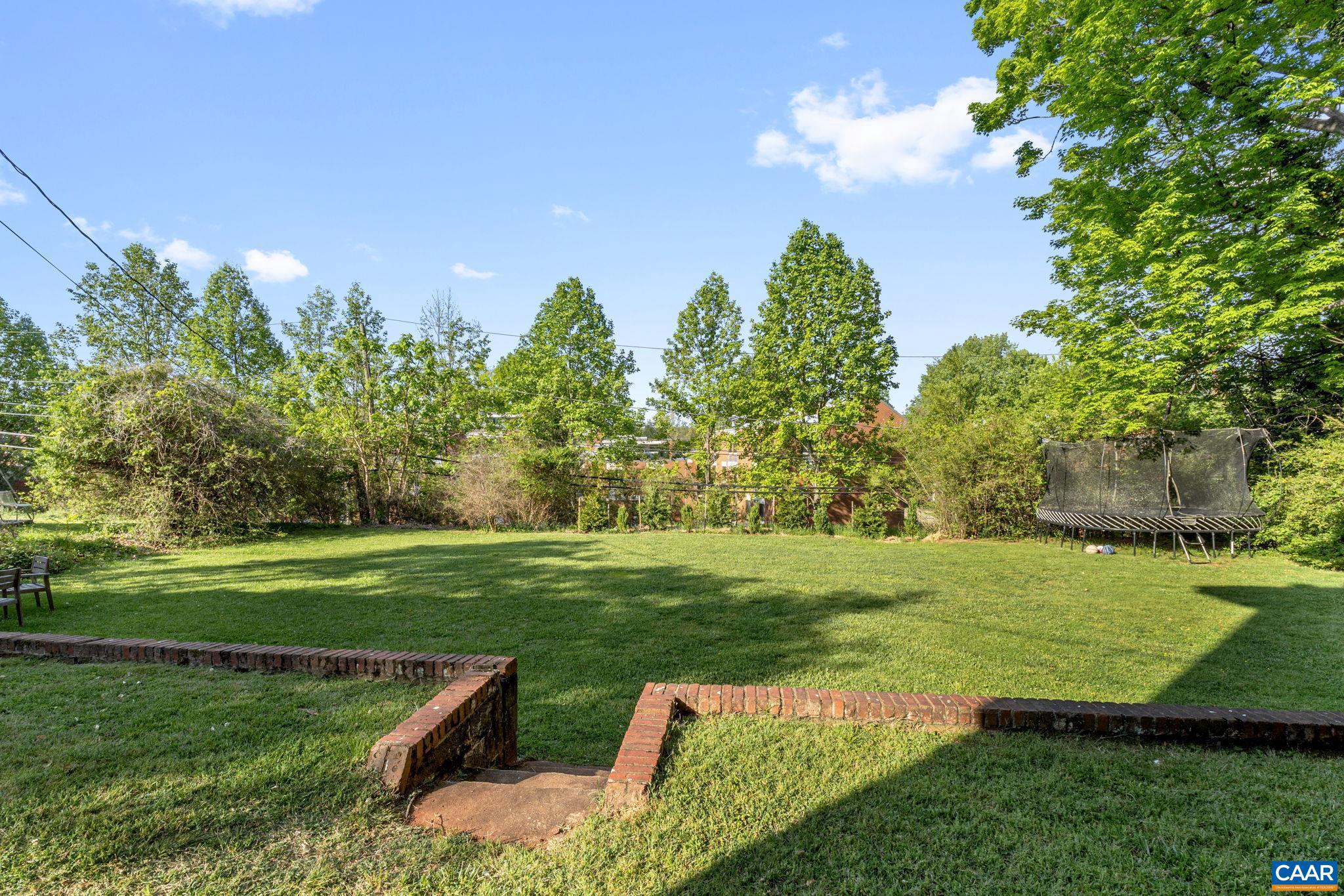 UNIVERSITY PLACE - Residential