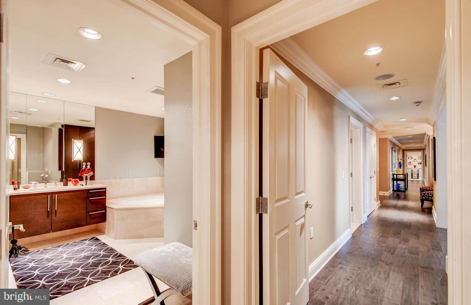 THE RITZ-CARLTON RESIDENCES - Residential