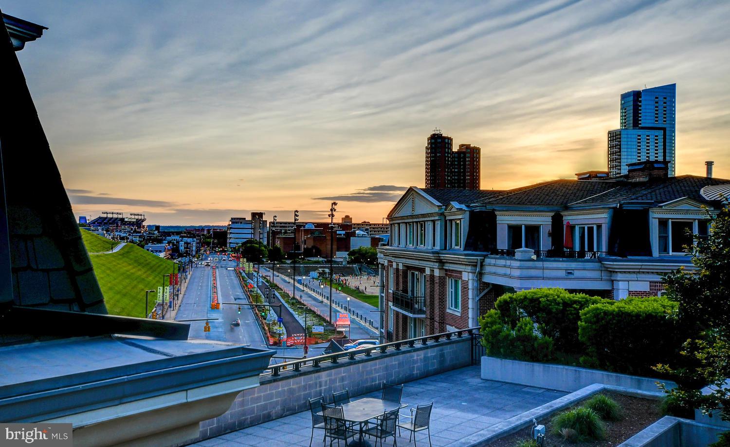 THE RITZ-CARLTON RESIDENCES - Residential