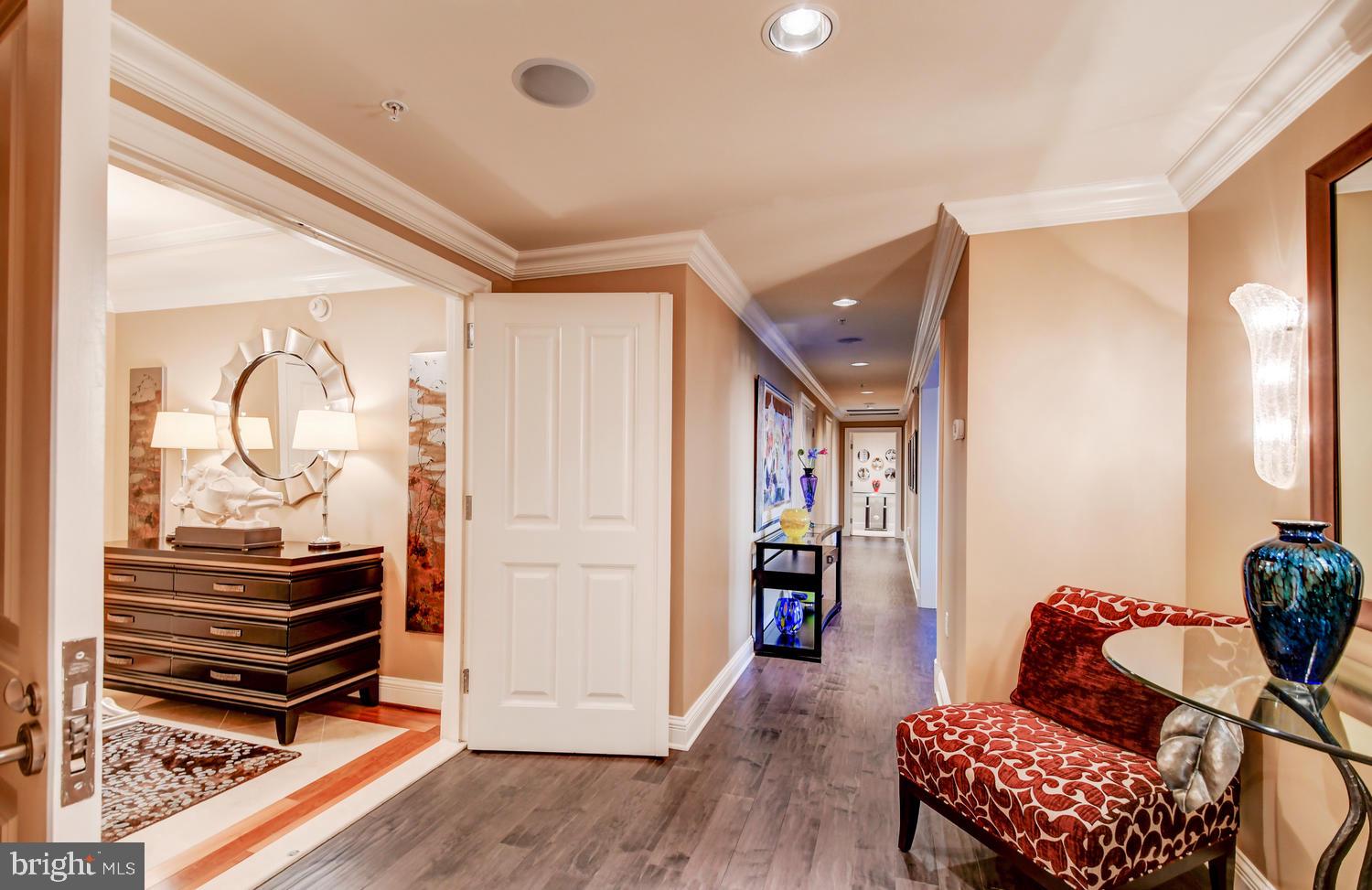 THE RITZ-CARLTON RESIDENCES - Residential