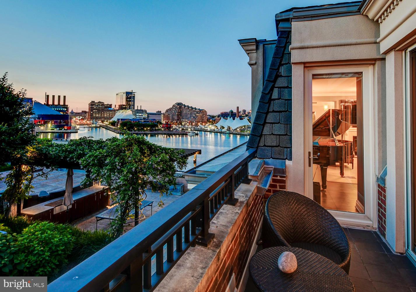 THE RITZ-CARLTON RESIDENCES - Residential