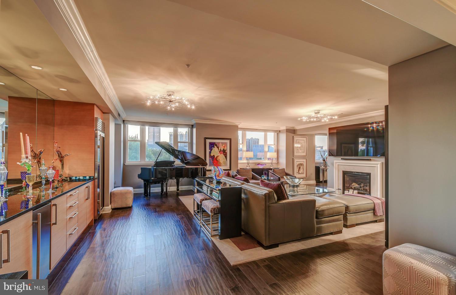 THE RITZ-CARLTON RESIDENCES - Residential