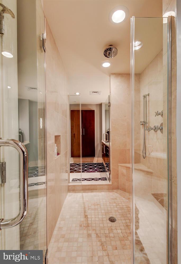 THE RITZ-CARLTON RESIDENCES - Residential