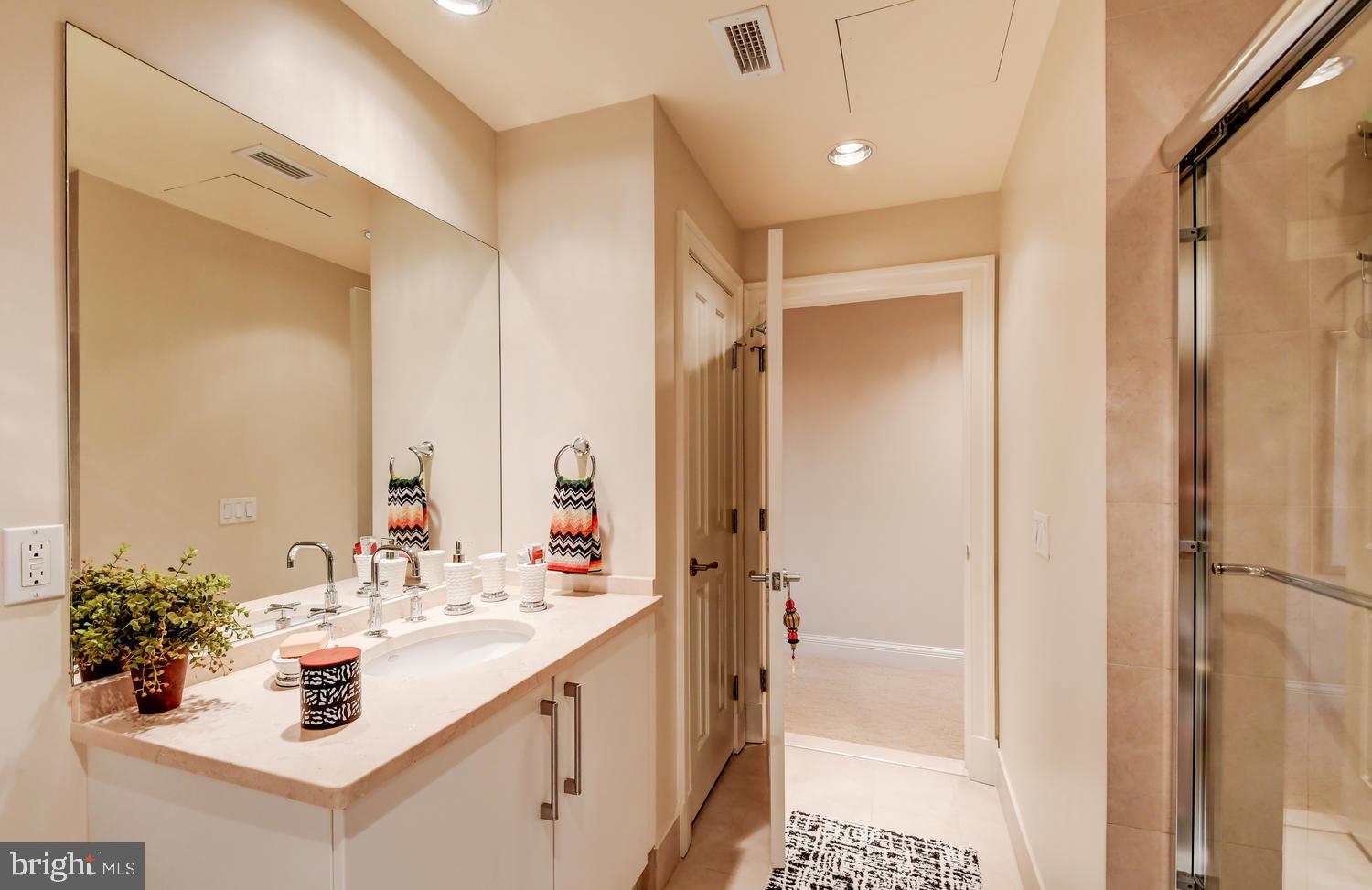 THE RITZ-CARLTON RESIDENCES - Residential