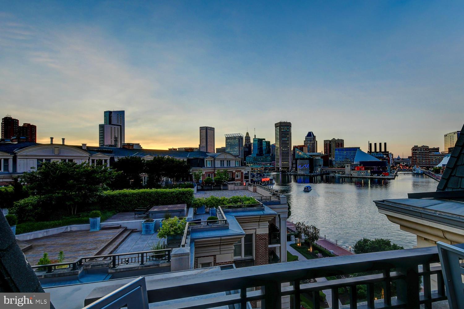 THE RITZ-CARLTON RESIDENCES - Residential