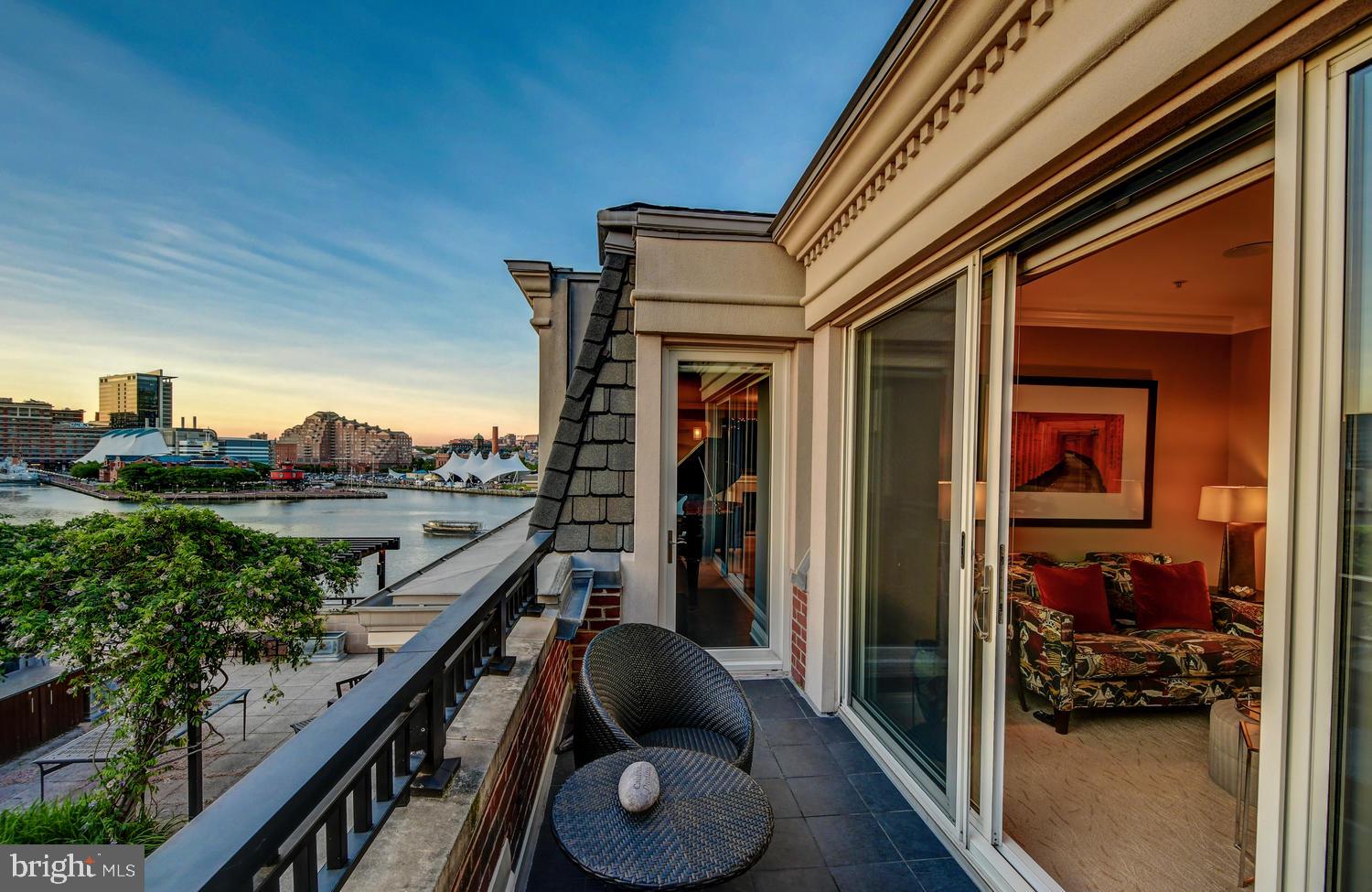 THE RITZ-CARLTON RESIDENCES - Residential