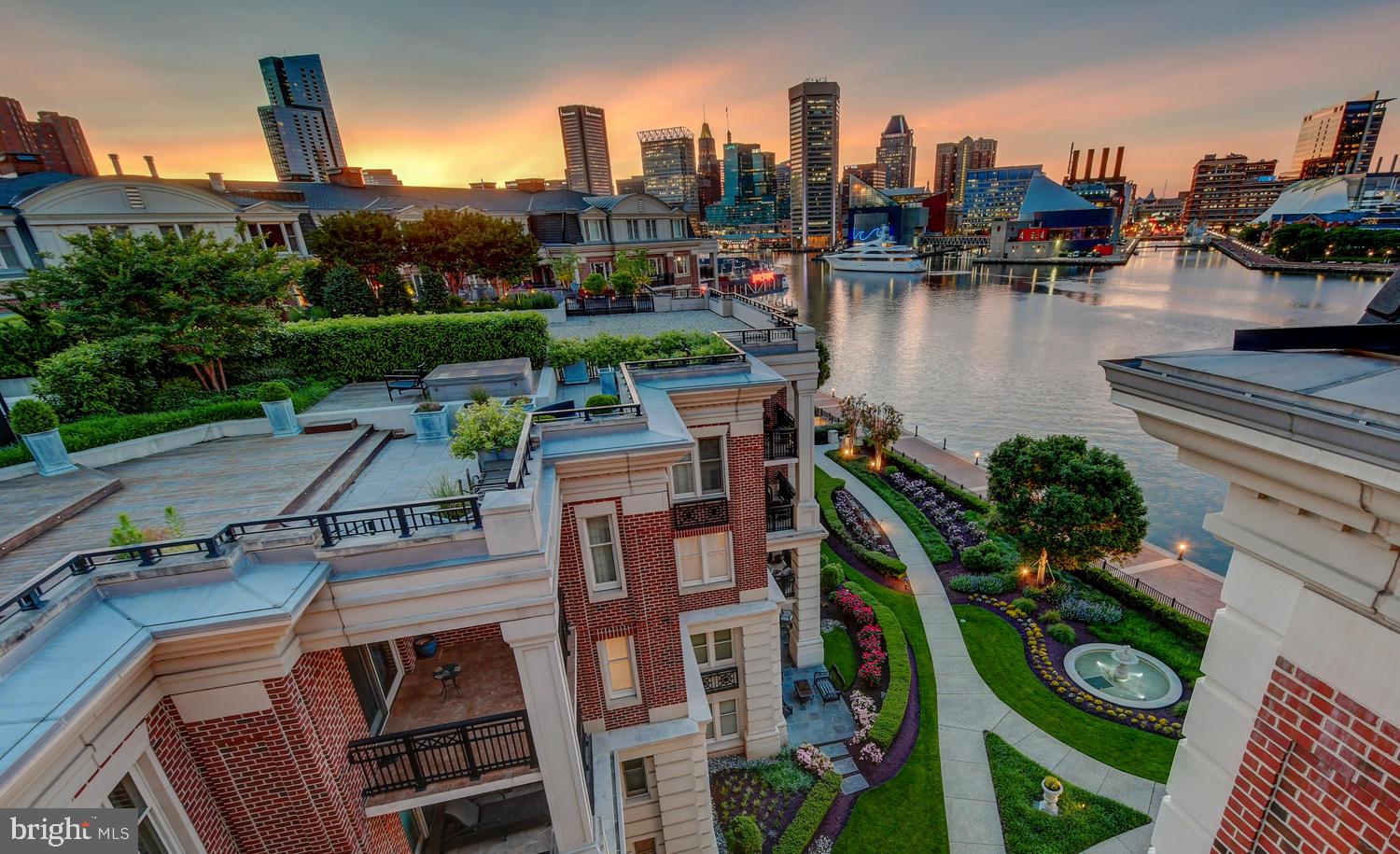 THE RITZ-CARLTON RESIDENCES - Residential
