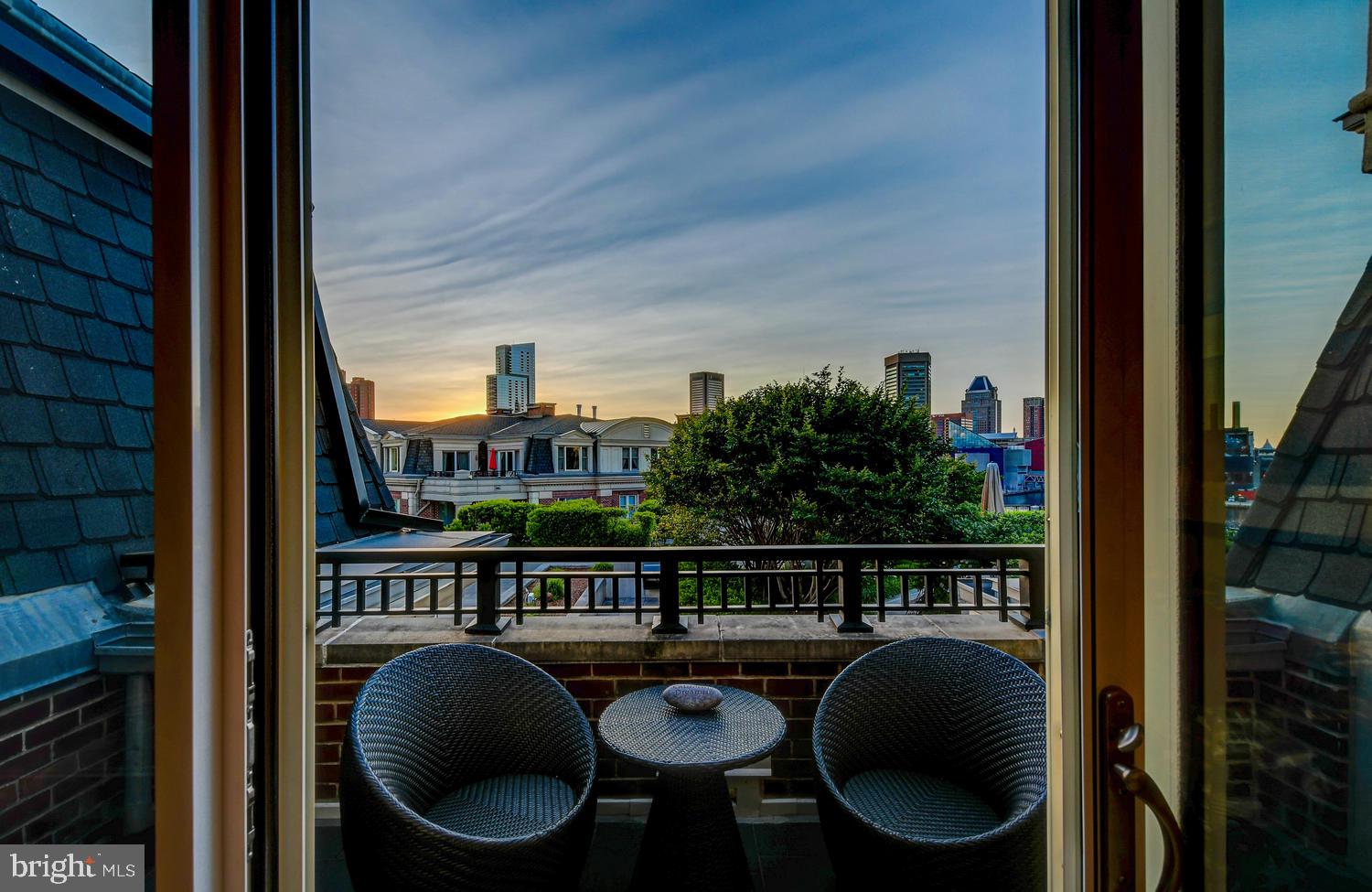 THE RITZ-CARLTON RESIDENCES - Residential