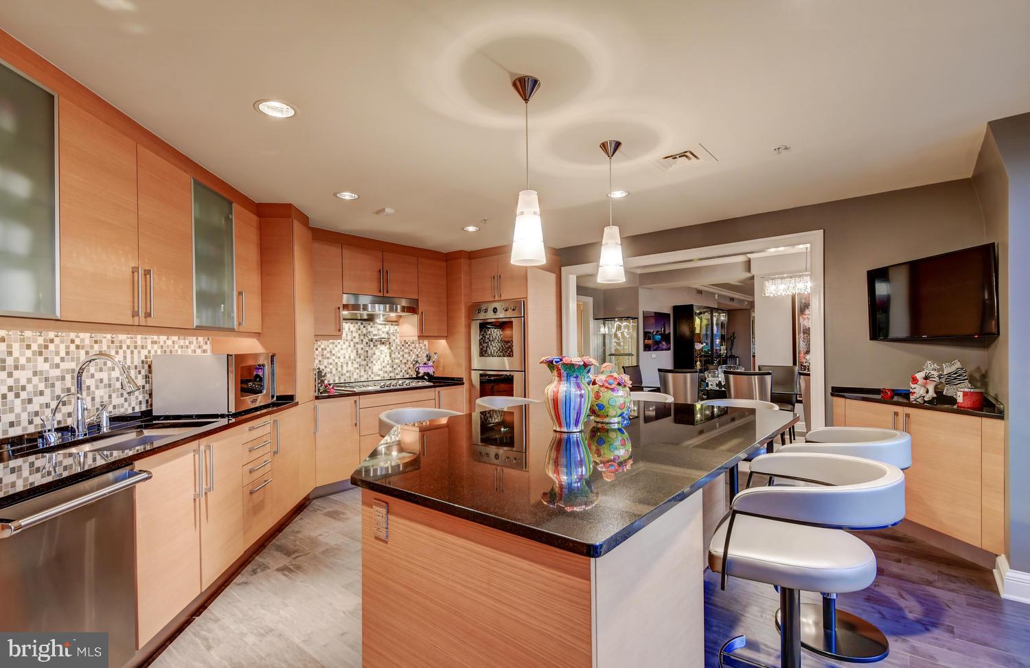 THE RITZ-CARLTON RESIDENCES - Residential