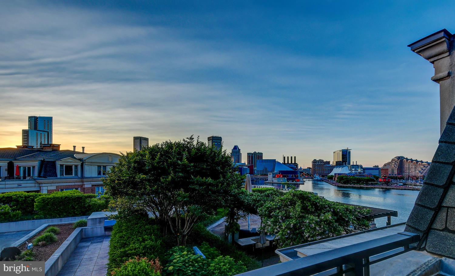 THE RITZ-CARLTON RESIDENCES - Residential