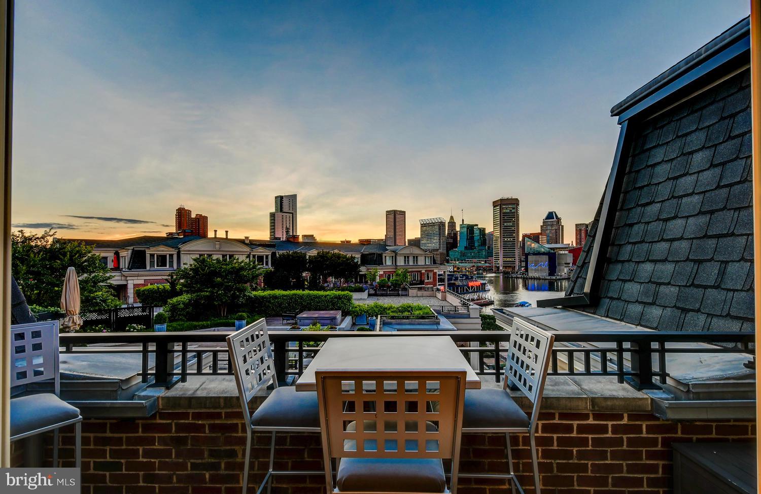 THE RITZ-CARLTON RESIDENCES - Residential