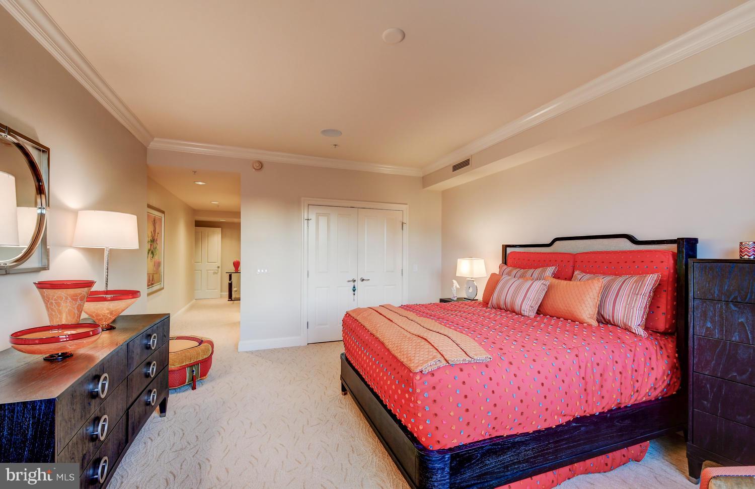 THE RITZ-CARLTON RESIDENCES - Residential