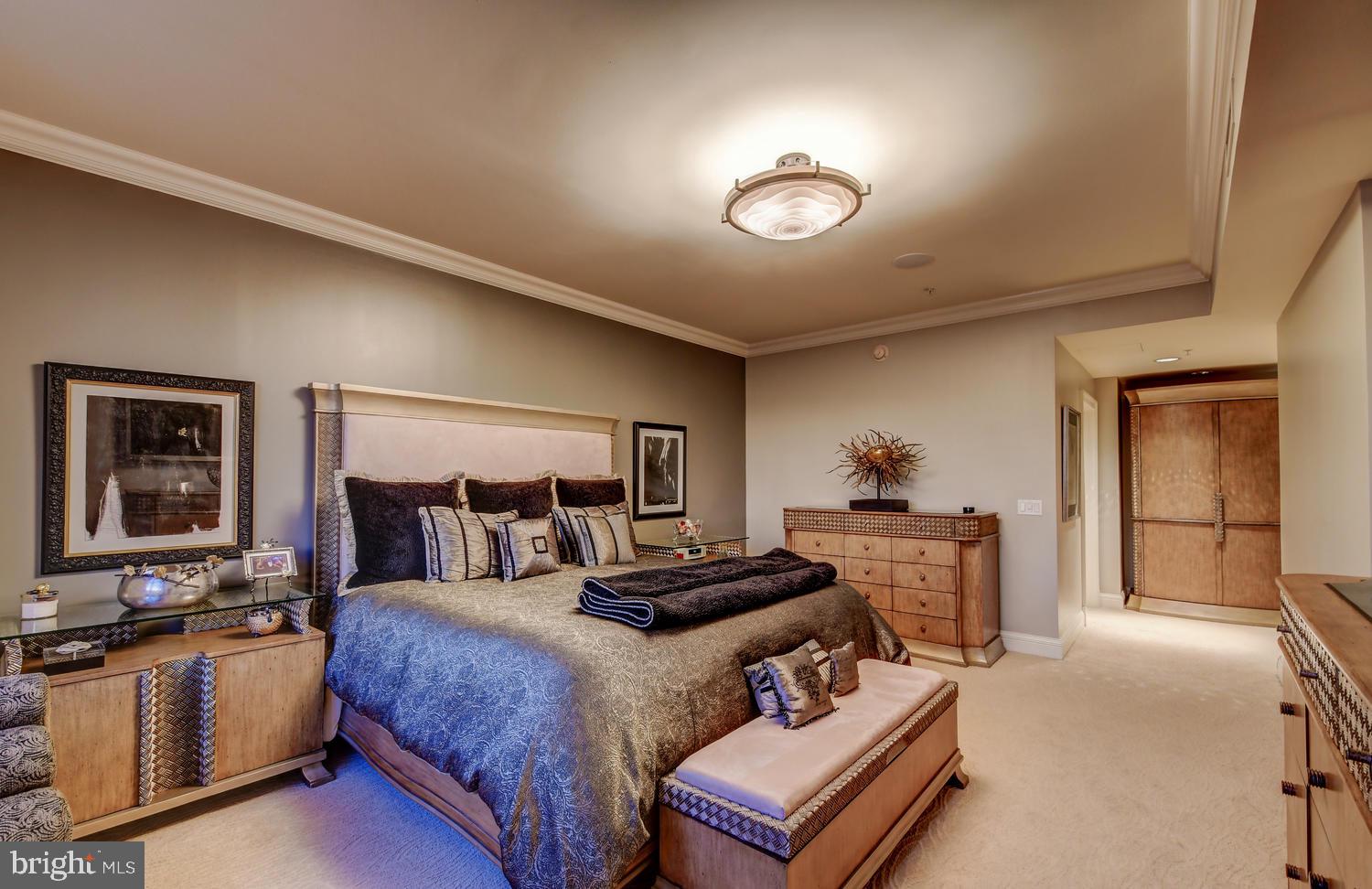 THE RITZ-CARLTON RESIDENCES - Residential