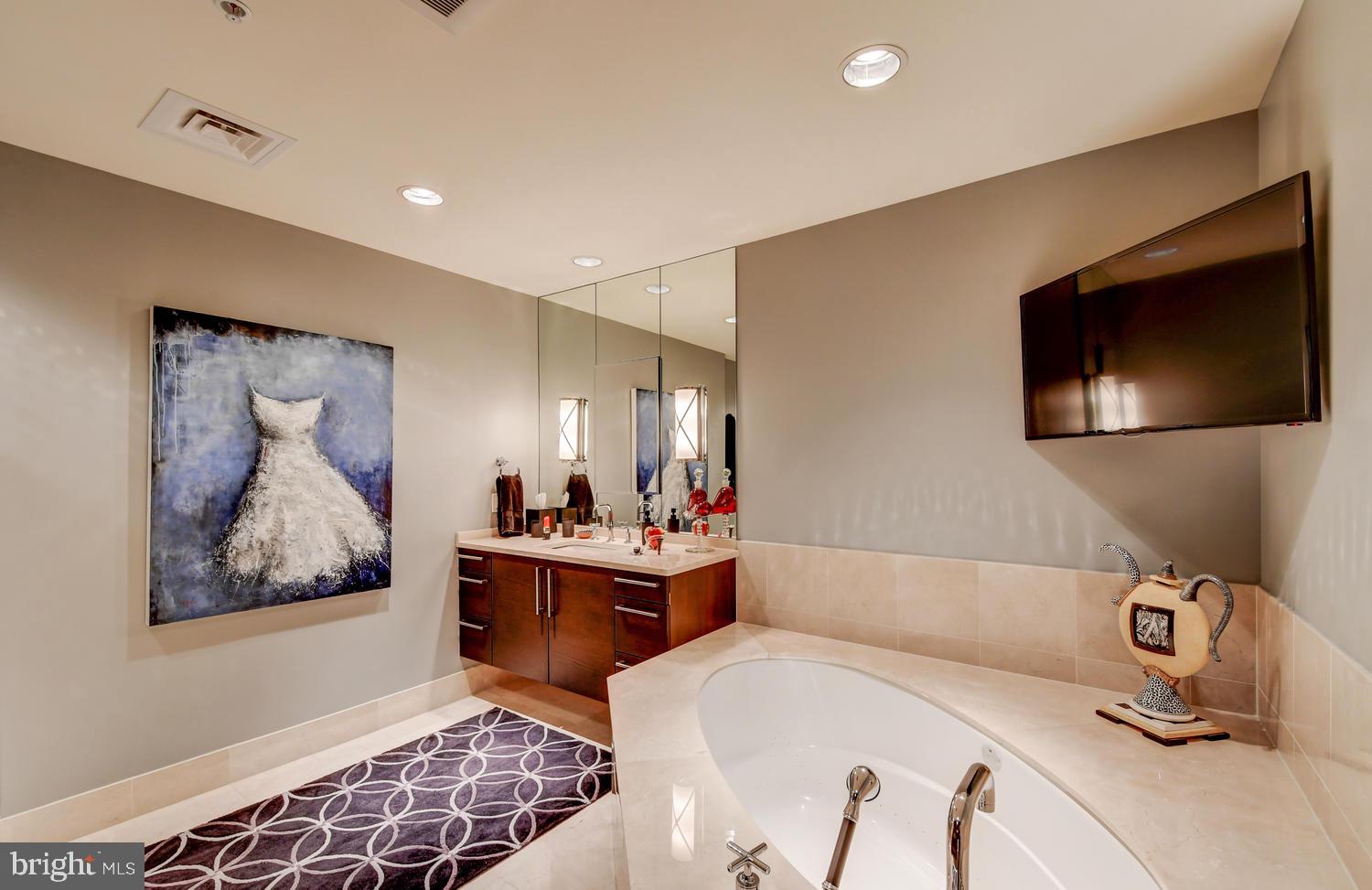 THE RITZ-CARLTON RESIDENCES - Residential