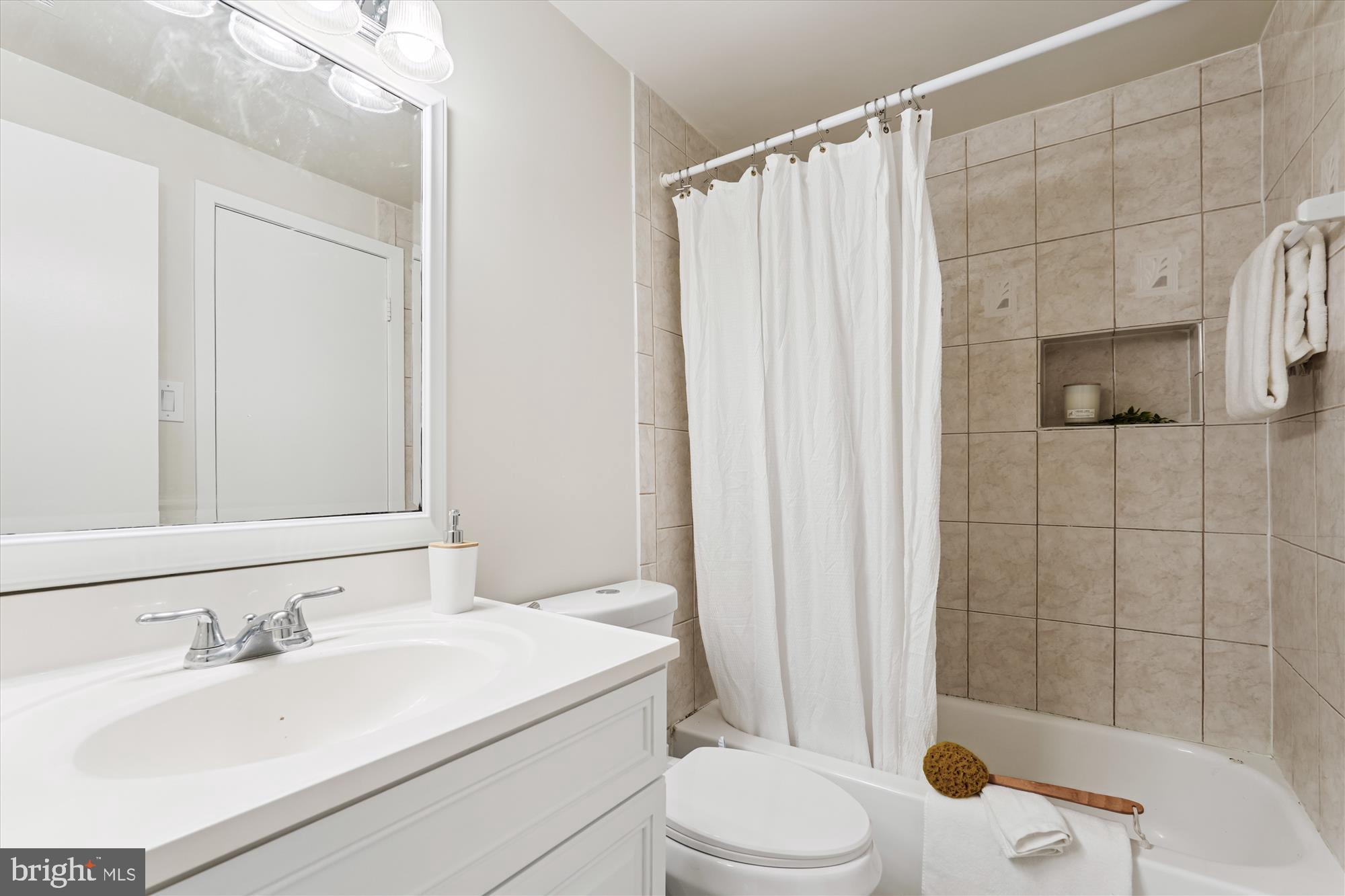 CHRISTOPHER COURT - Residential