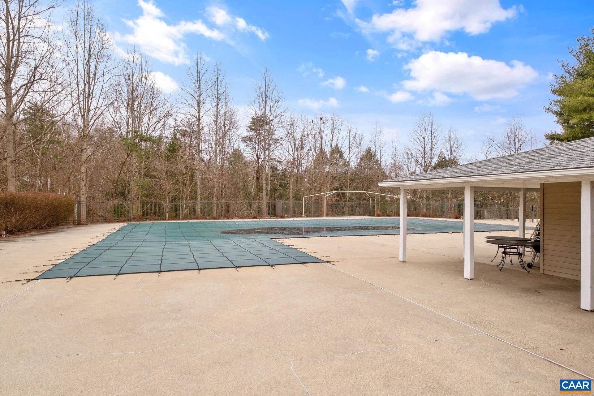 LAKE REYNOVIA - Residential