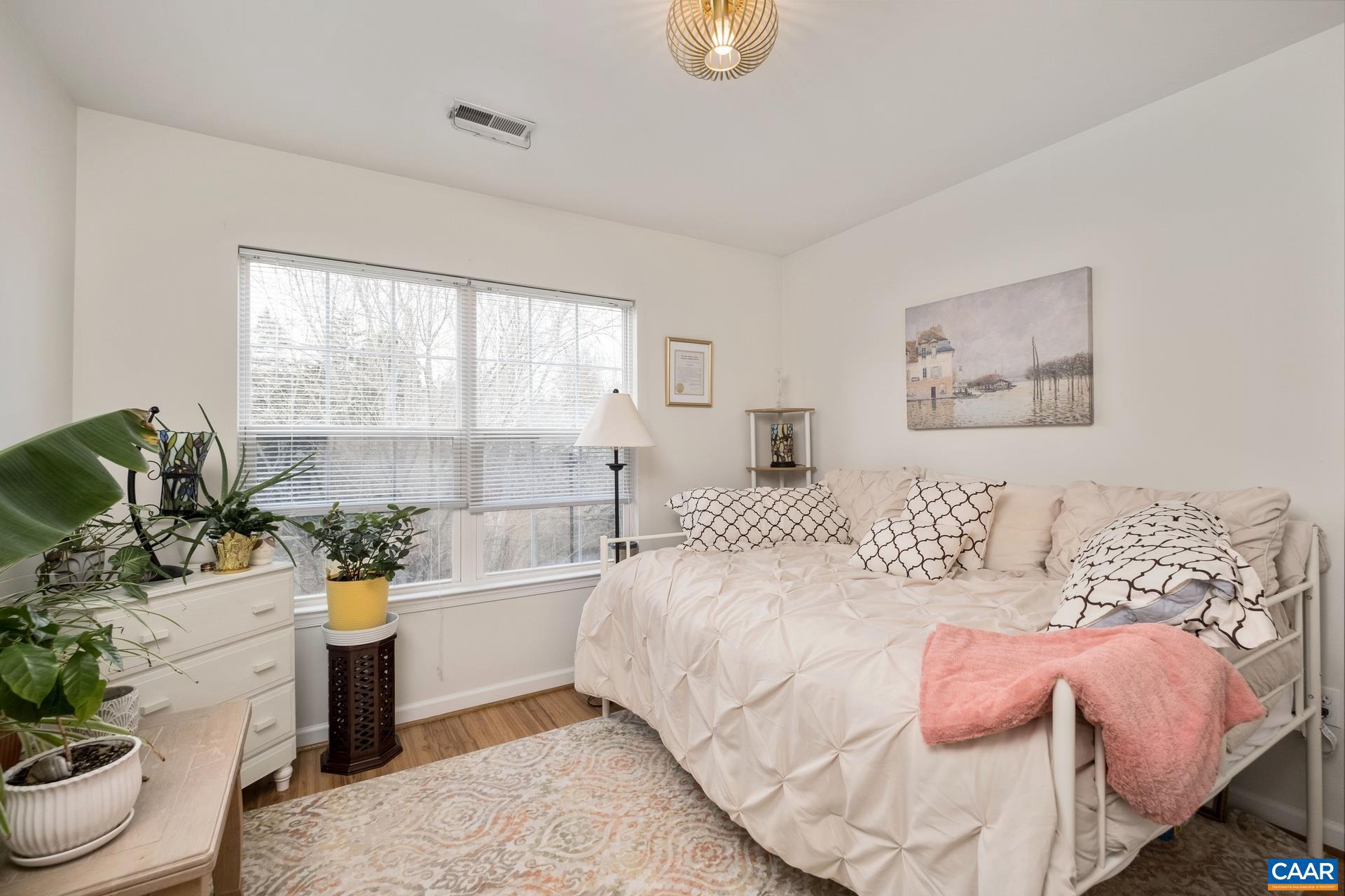 LAKE REYNOVIA - Residential