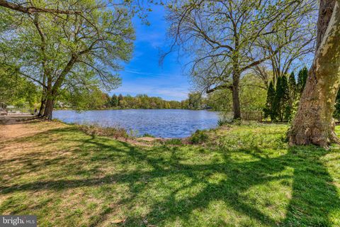 2323 LAKEVIEW DRIVE YARDLEY PA 19067