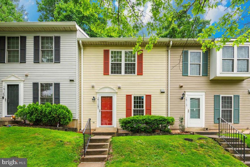 This beautifully maintained and fully renovated 3-bedroom, 2.5-bath townhouse is located in the desirable Willow Ridge community. The home features a bright, open floor plan filled with natural light and a spacious open kitchen with stainless steel appliances—perfect for everyday living and entertaining, upper level has brand new carpets.
Step outside to a large backyard patio, ideal for grilling and gatherings, with excellent privacy and views.
Prime location close to shopping centers, restaurants, and just minutes from Kentlands, Lowe’s, Whole Foods, Crown, and RIO. Don't miss this move-in-ready gem! Minimum credit score of 685 is required.