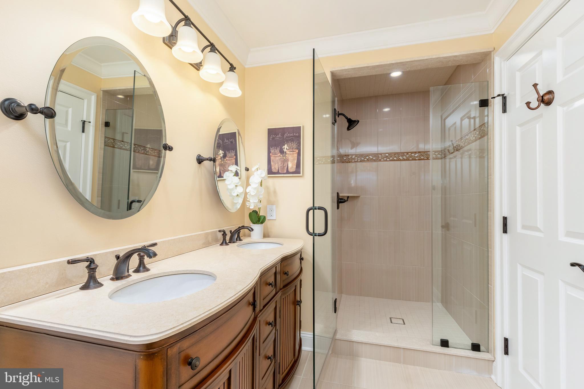 ARONWOLD - Residential