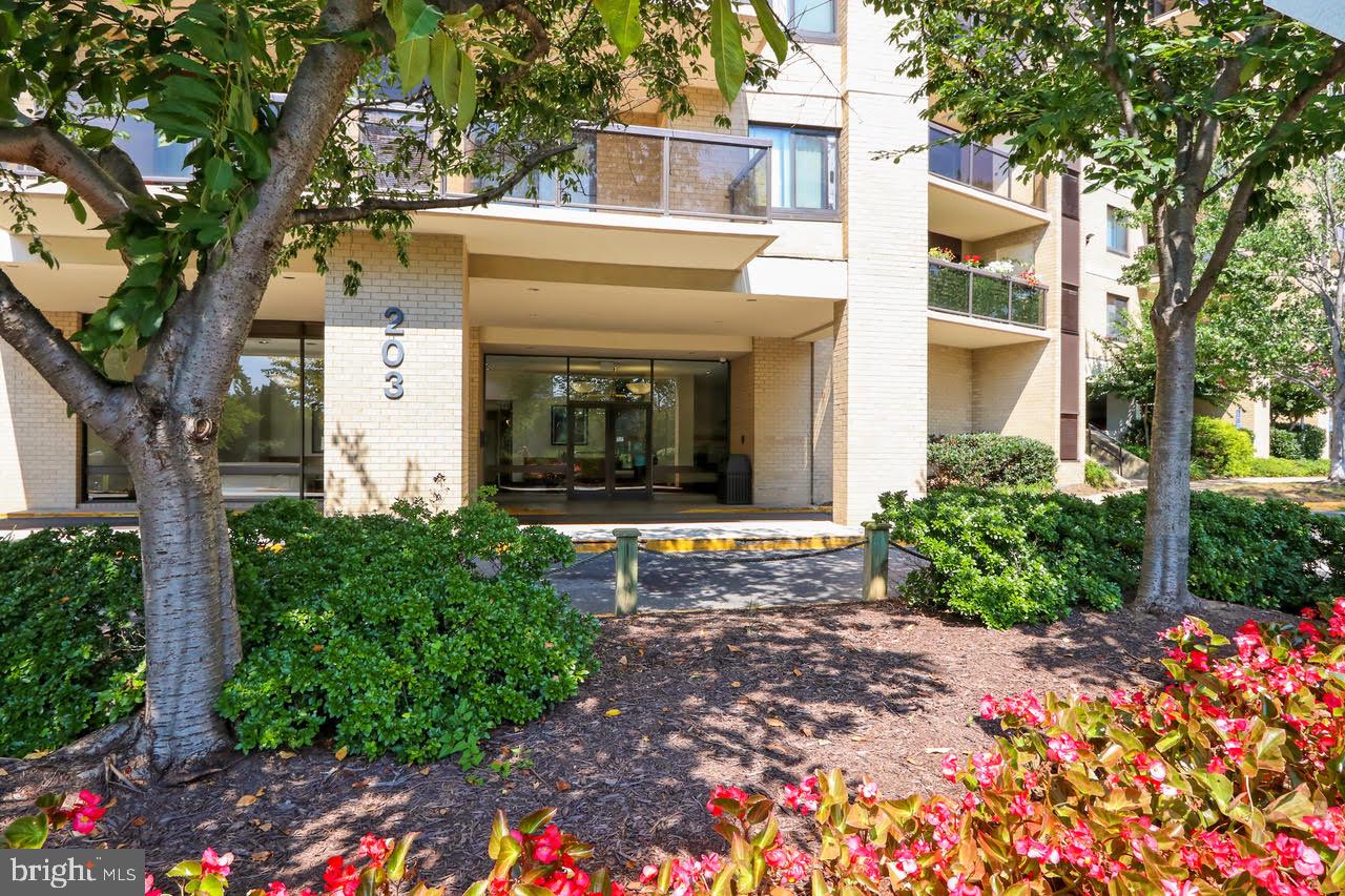 WATERGATE AT LANDMARK - Residential