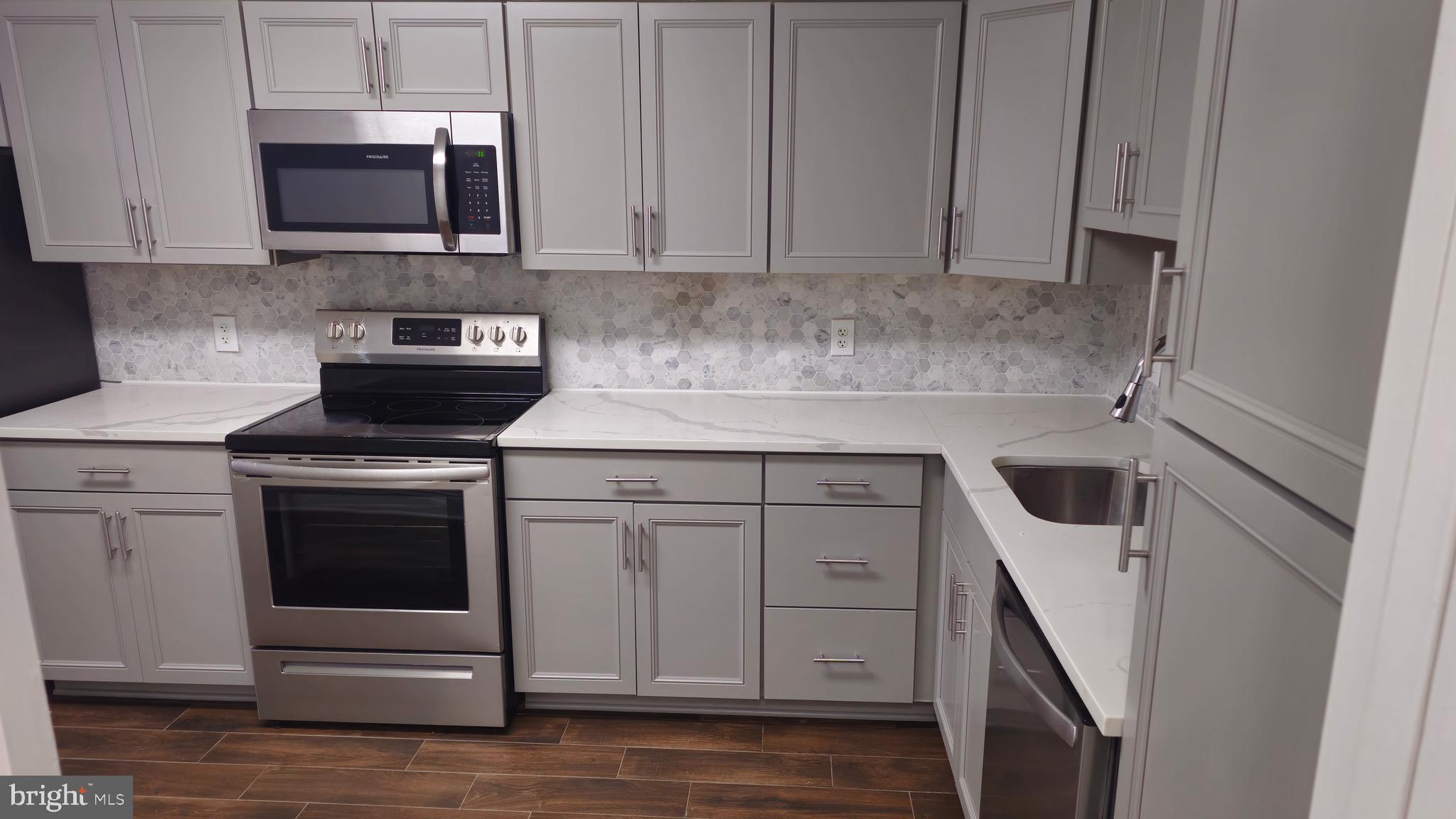 SKYLINE SQUARE CONDO - Residential