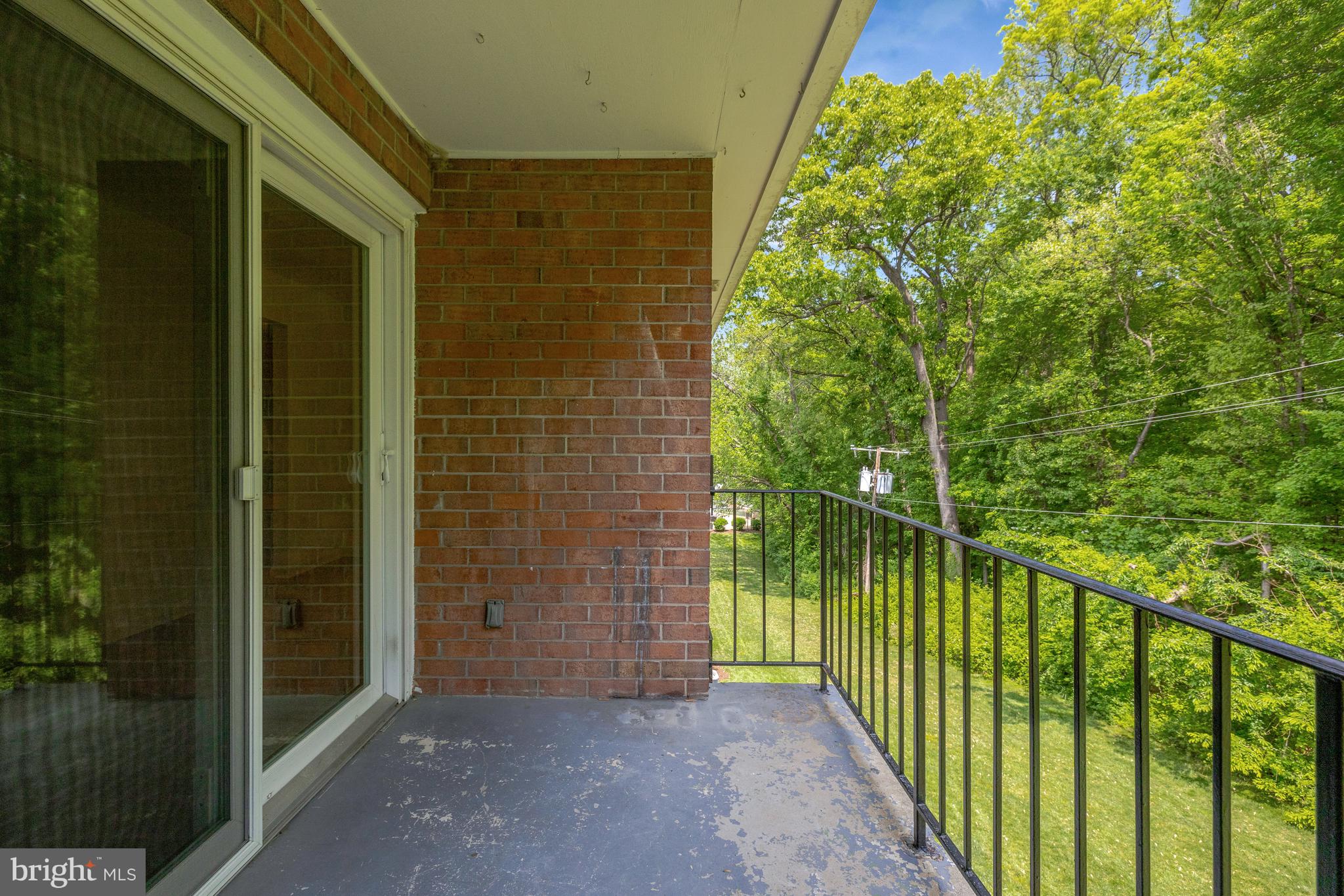 LYNDHURST CONDOS - Residential