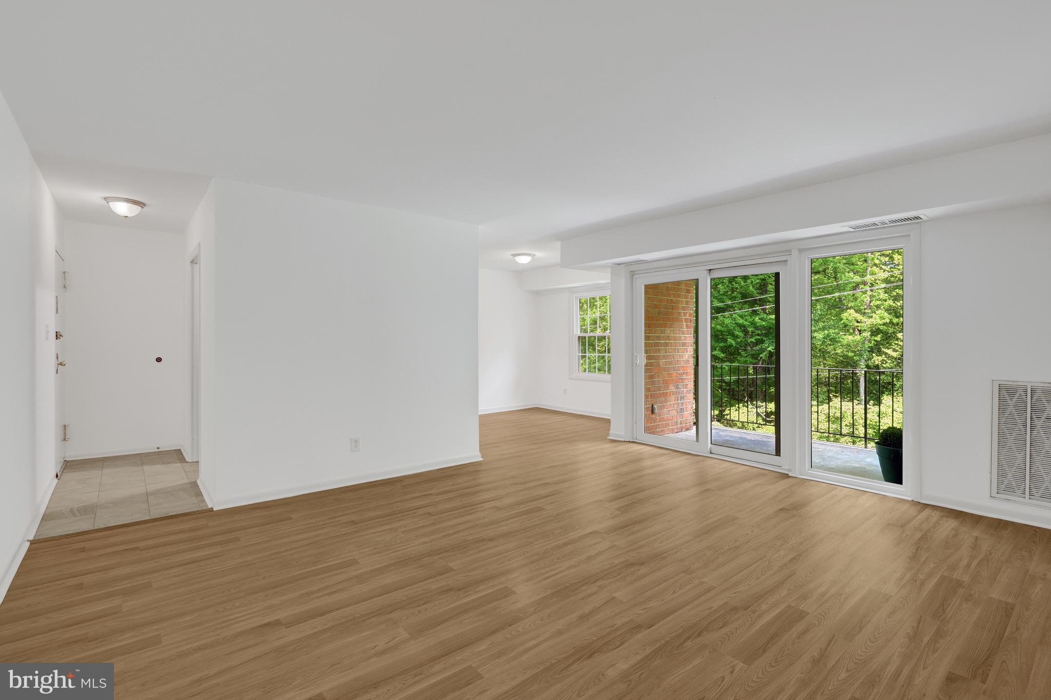 LYNDHURST CONDOS - Residential