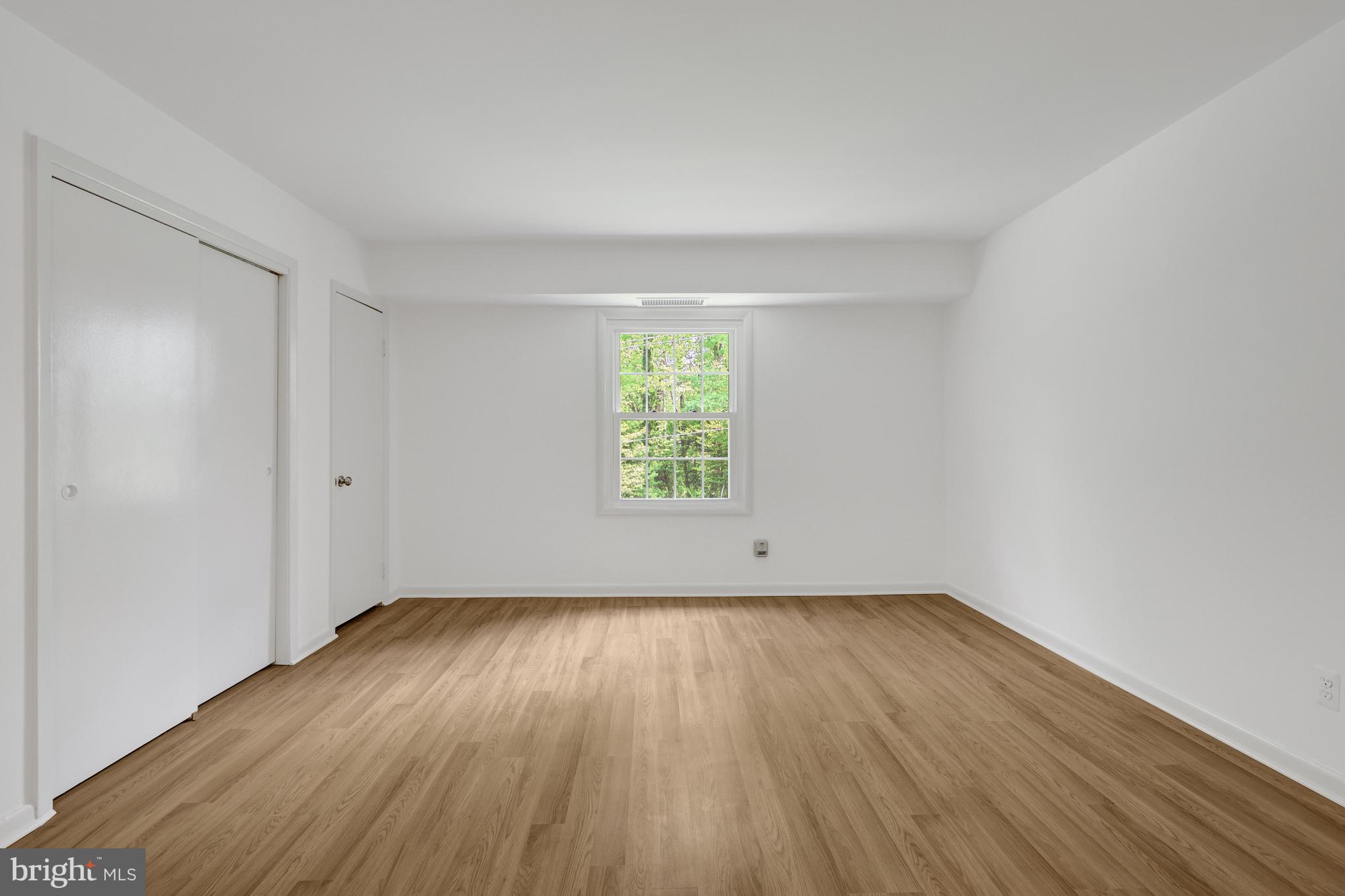 LYNDHURST CONDOS - Residential