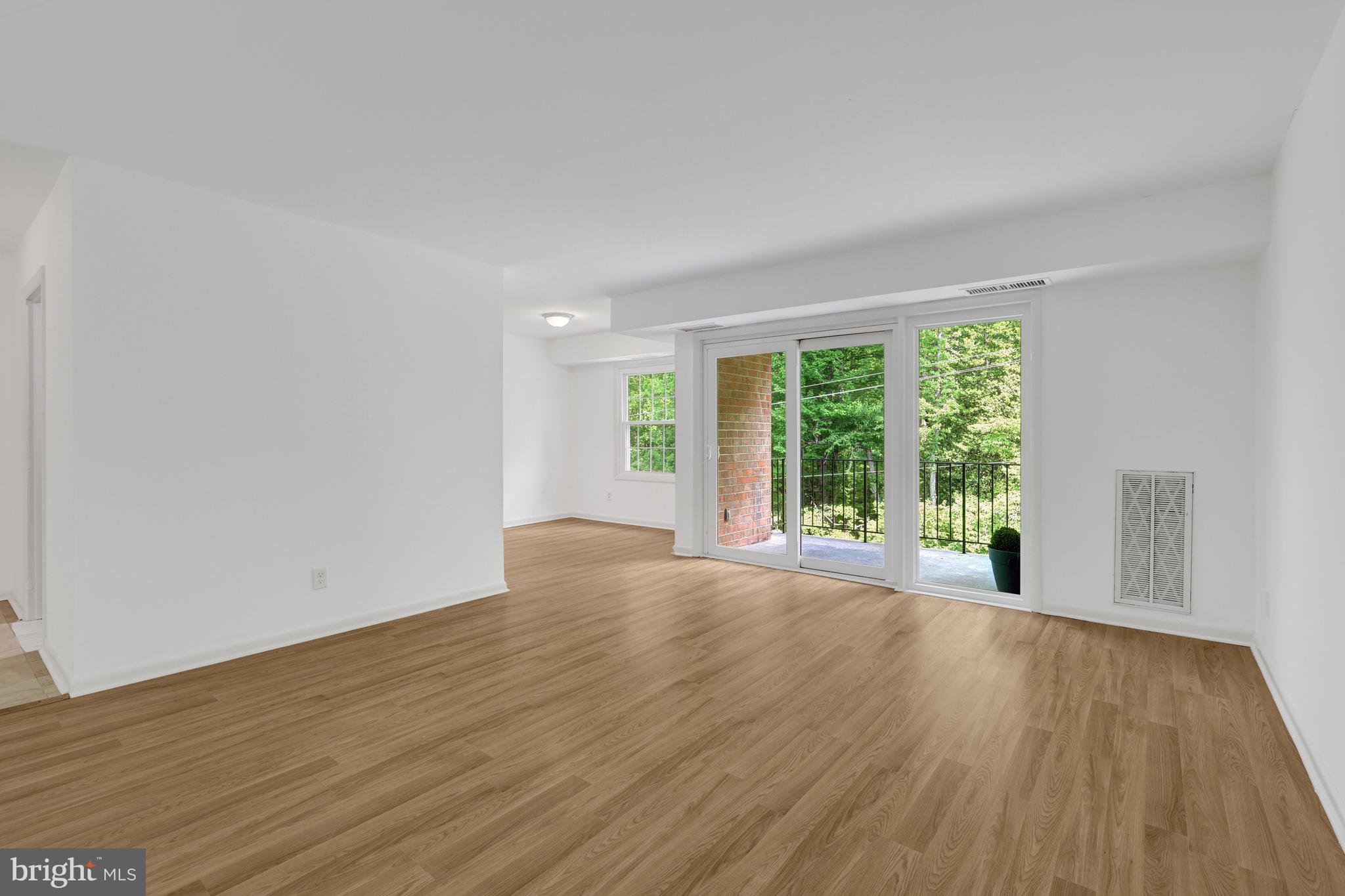 LYNDHURST CONDOS - Residential