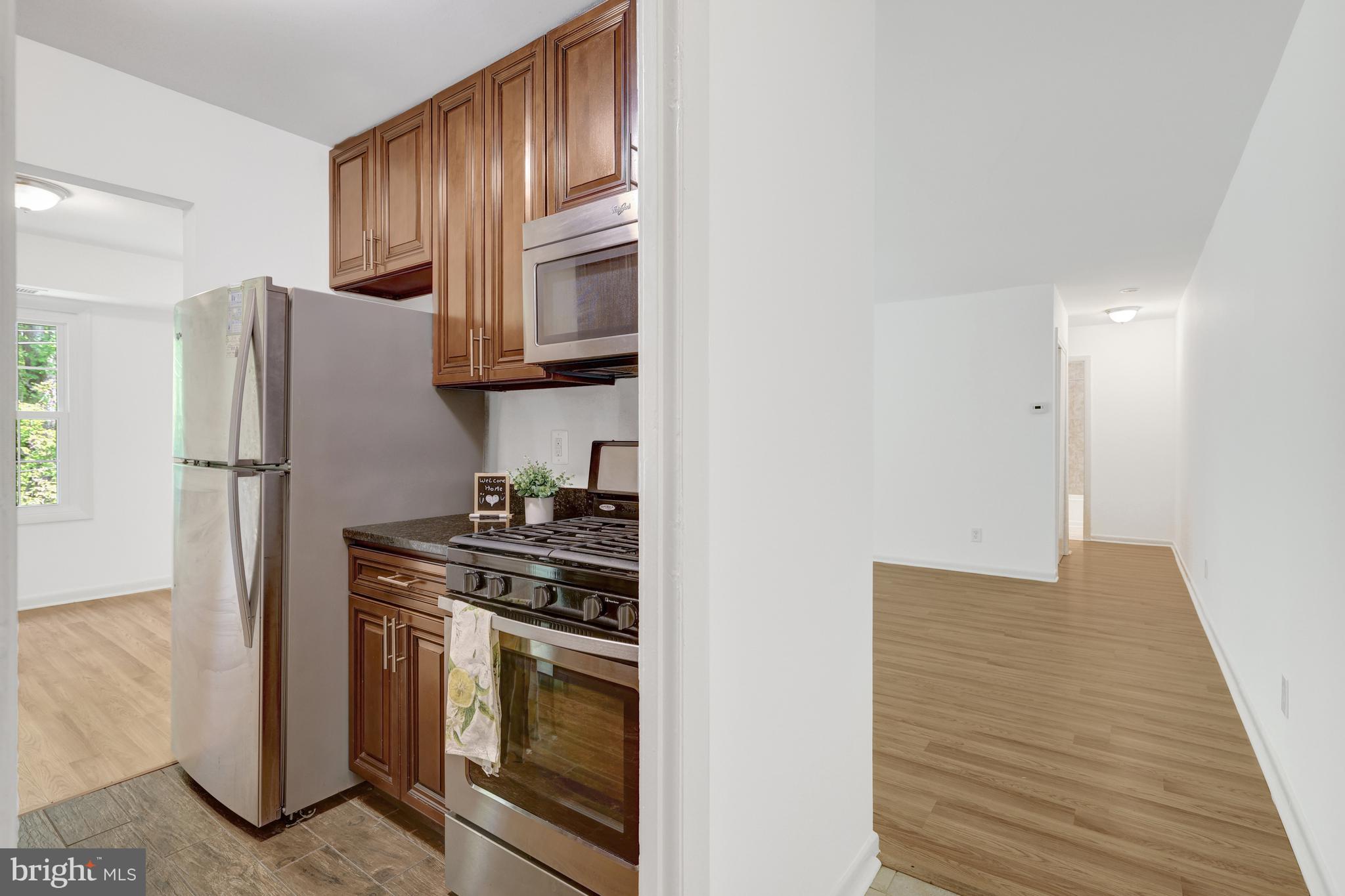 LYNDHURST CONDOS - Residential