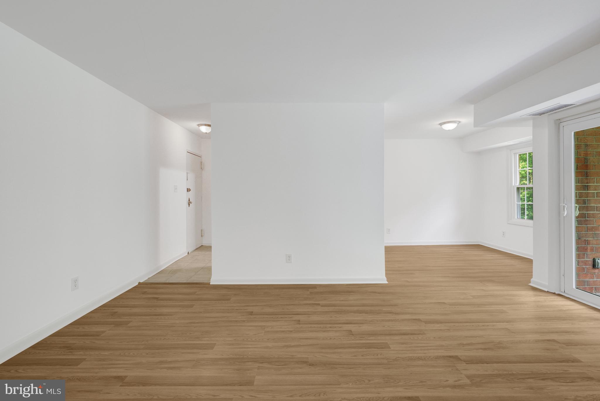 LYNDHURST CONDOS - Residential