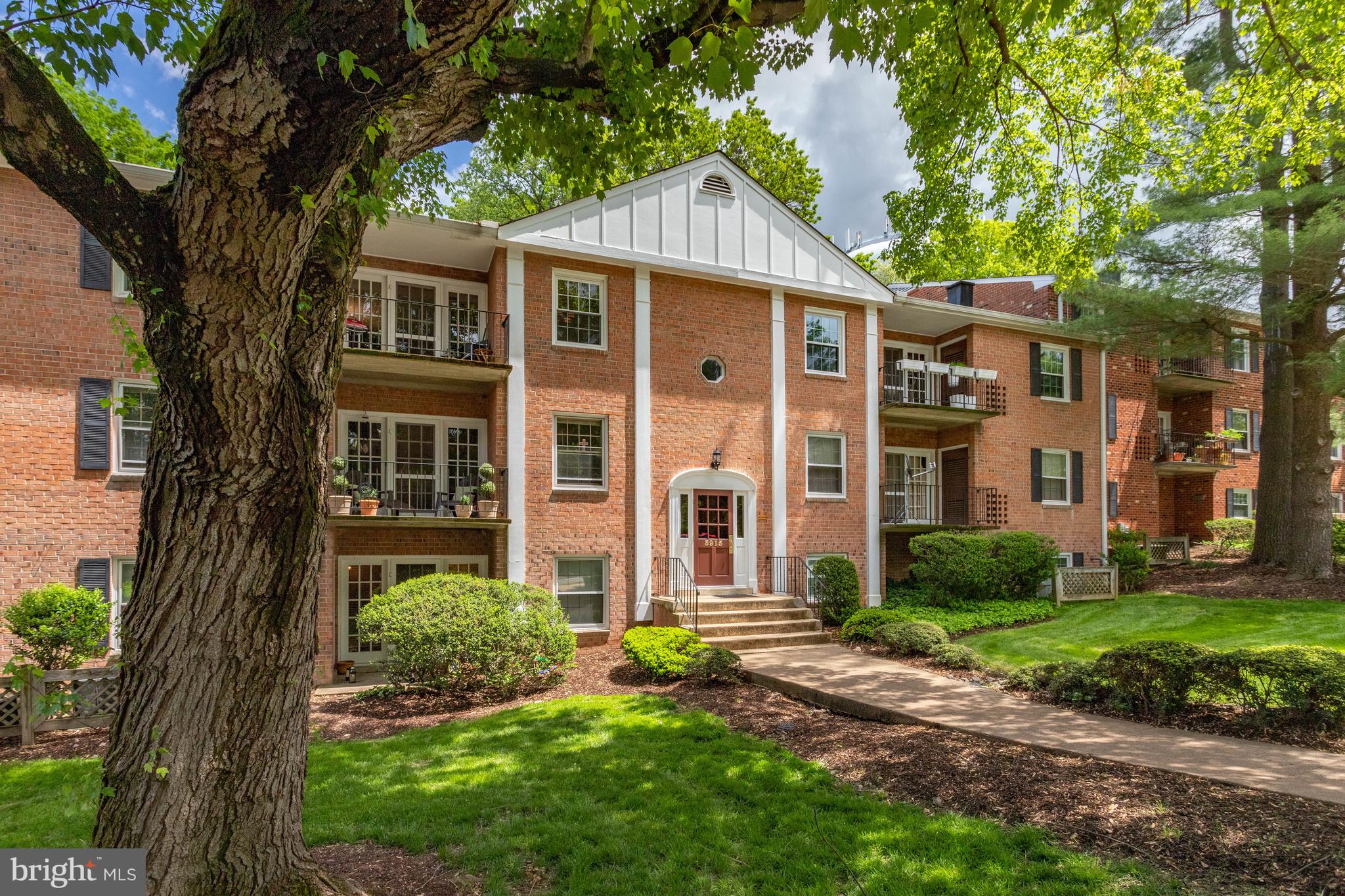 LYNDHURST CONDOS - Residential