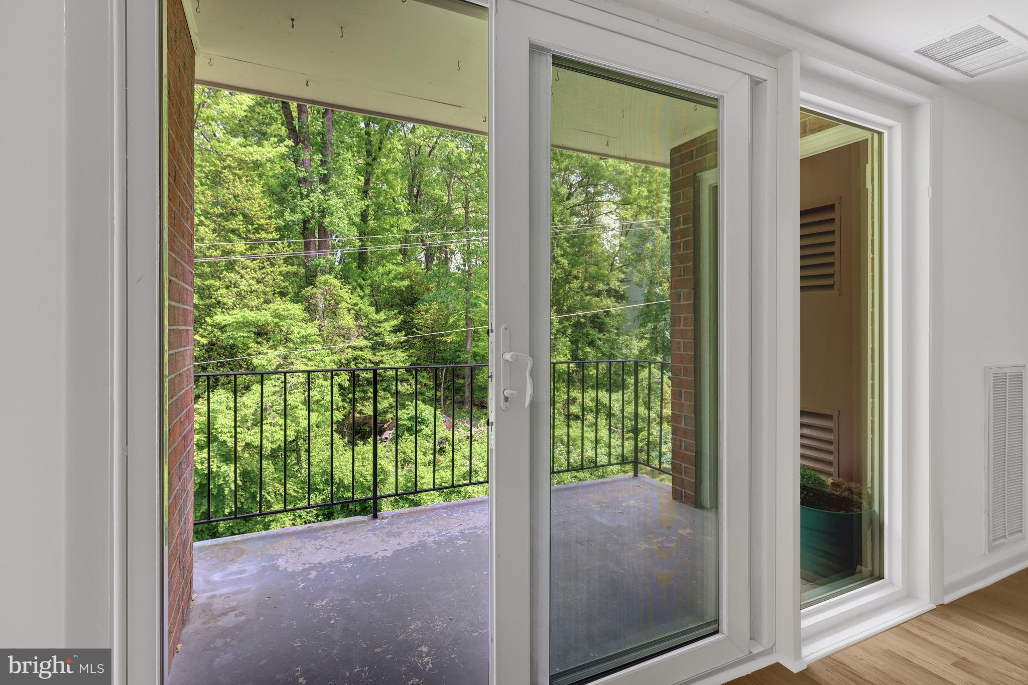 LYNDHURST CONDOS - Residential