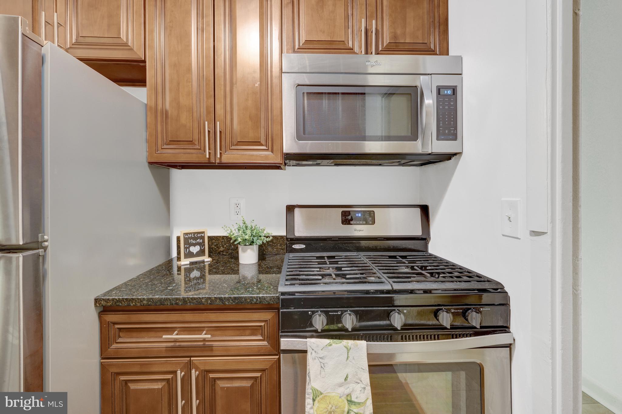 LYNDHURST CONDOS - Residential