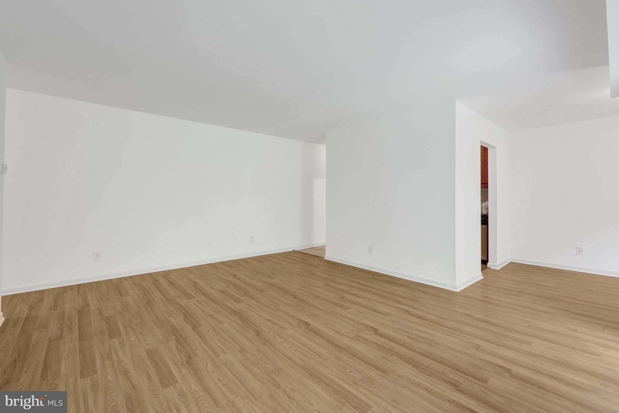 LYNDHURST CONDOS - Residential