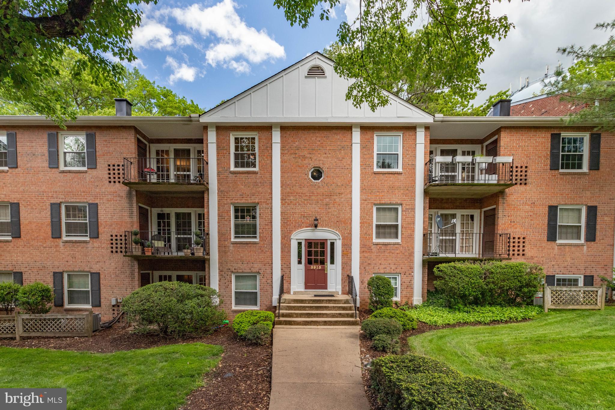 LYNDHURST CONDOS - Residential