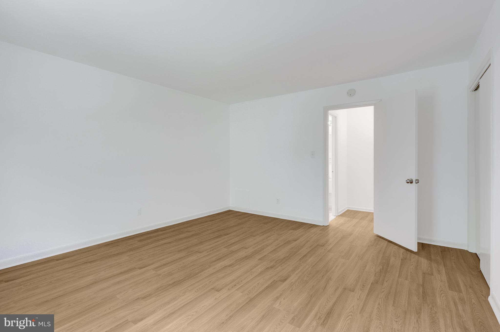 LYNDHURST CONDOS - Residential