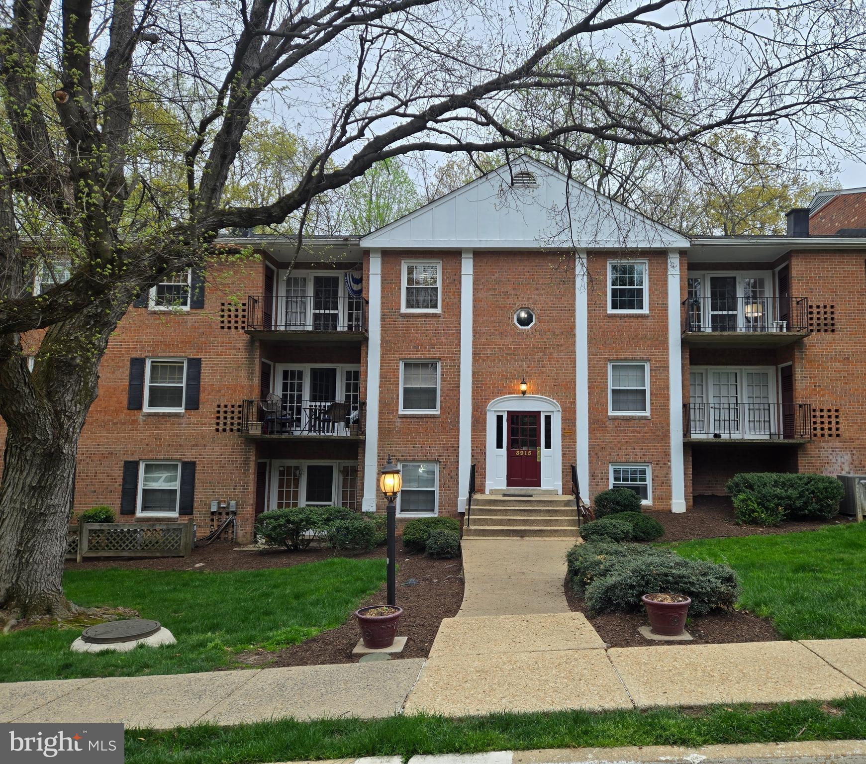 LYNDHURST CONDOS - Residential